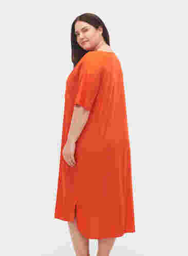 Kortärmad skjortklänning i viskos, Mandarin Red, Model image number 1