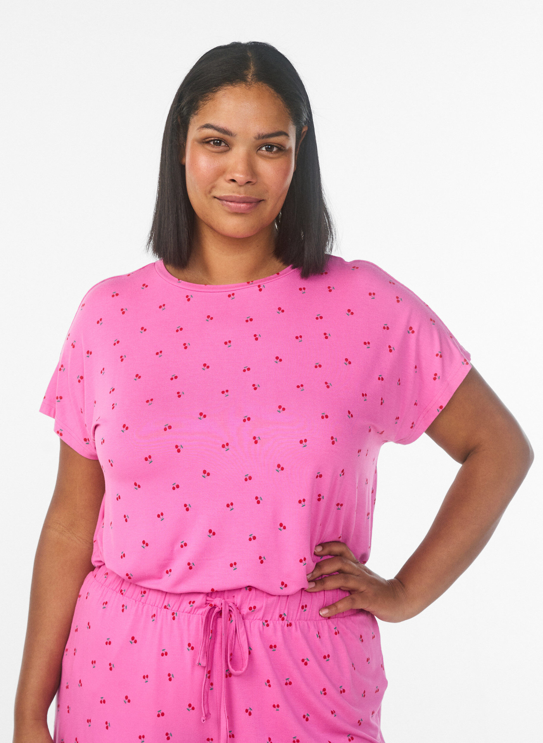 Zizzi Pyjamasshorts i viskosjersey med helt&auml;ckande m&ouml;nster, Rosa, Model image number 0