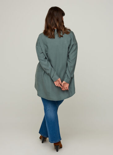 Skjorta i lyocell med v-ringning, Balsam Green, Model image number 1