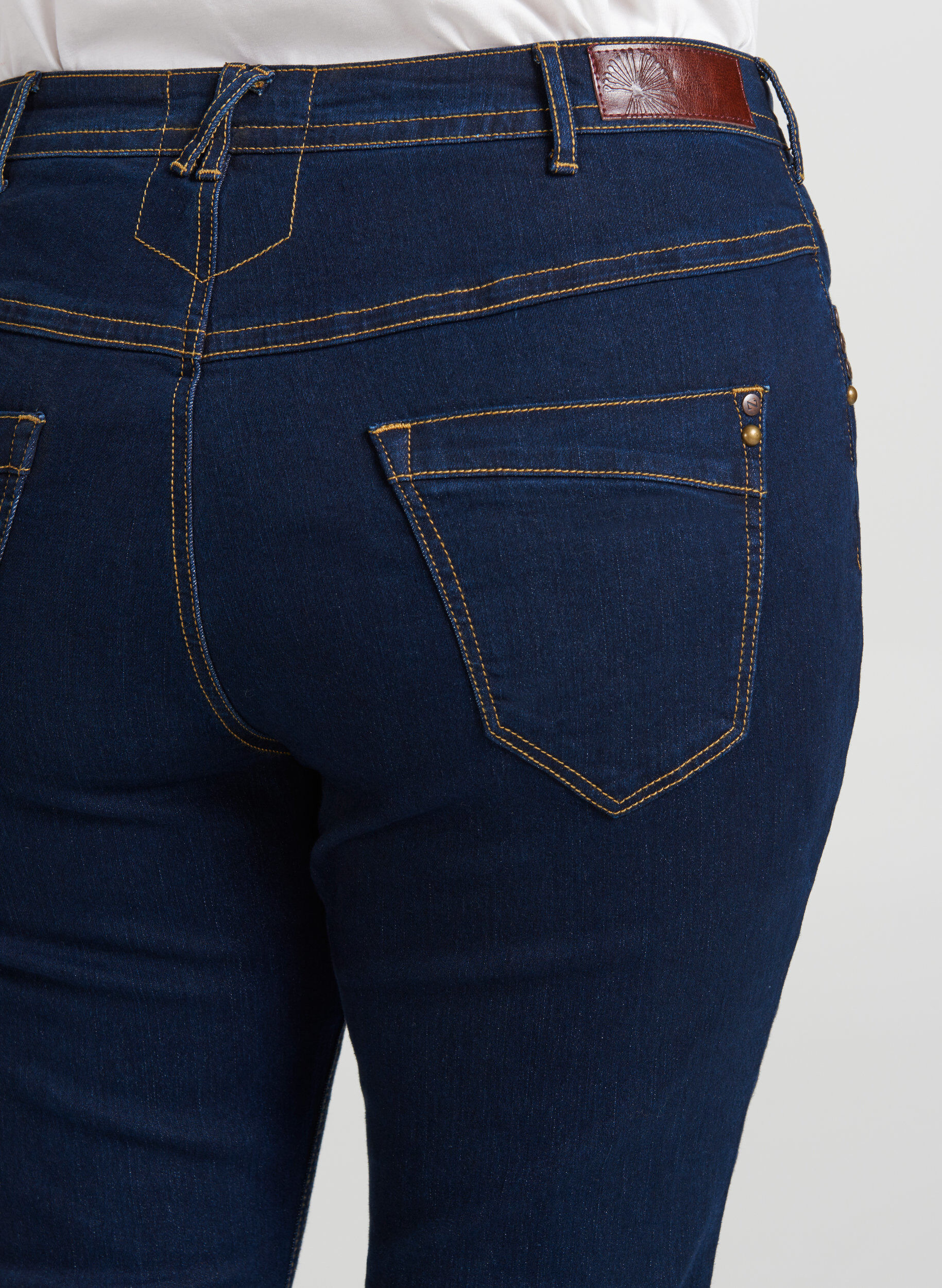 Zizzi Slim fit Vilma jeans med h&ouml;g midja, Bl&aring;, Model image number 2
