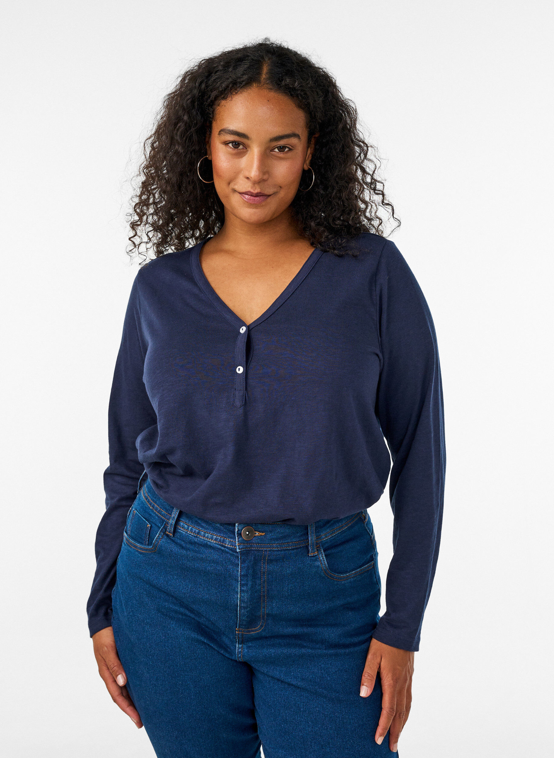 ZizziL&aring;ng&auml;rmad t-shirt med v-ringning och knappar, Bl&aring;, Model image number 0