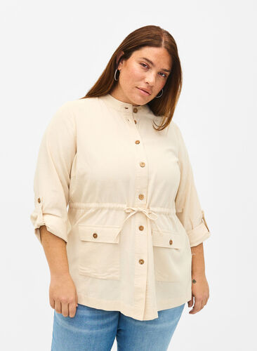 Skjorta i linneblandning med fickor, Sandshell, Model image number 0