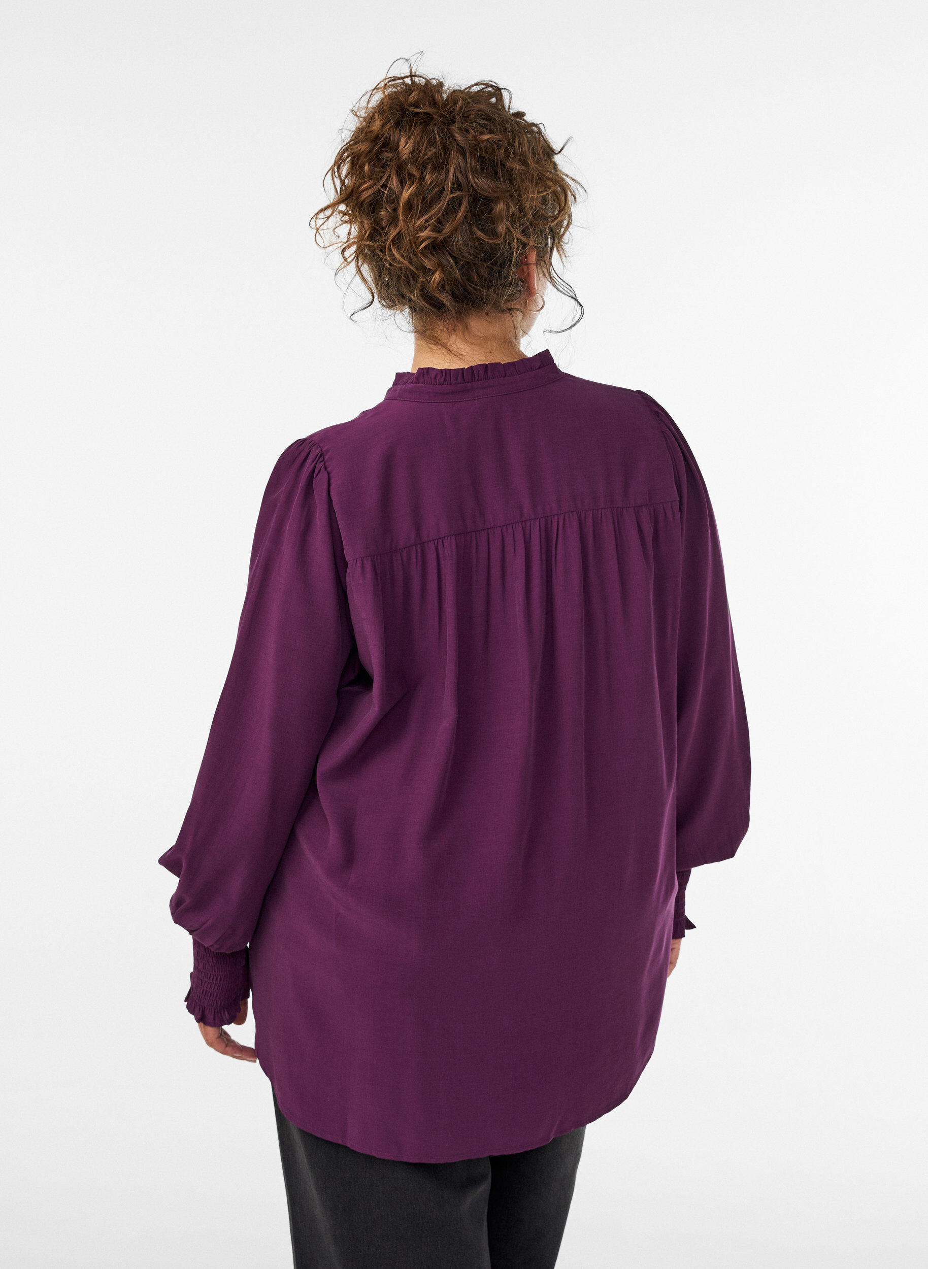 ZizziBlus med volangkrage och rynkning, Lila, Model image number 2
