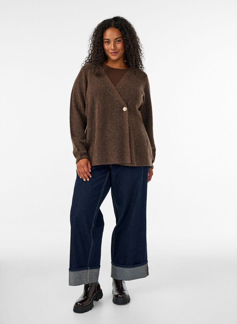 Stickad kofta med asymmetrisk st&auml;ngning, Brun, Model image number 1