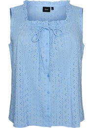 &Auml;rml&ouml;s blus med broderie anglaise och volanger, Bl&aring;