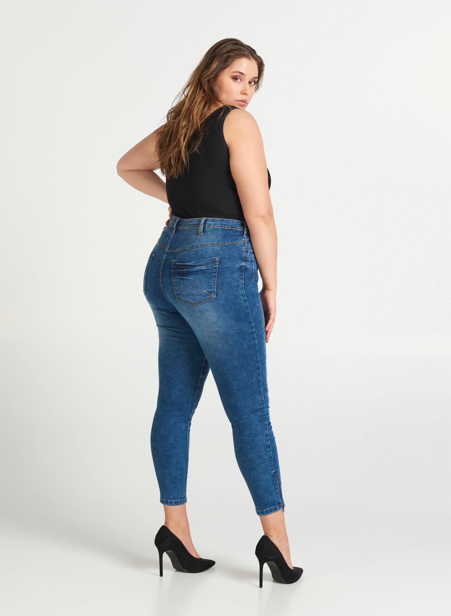 ZizziCroppade Amy jeans med blixtl&aring;s, Bl&aring;, Model image number 2