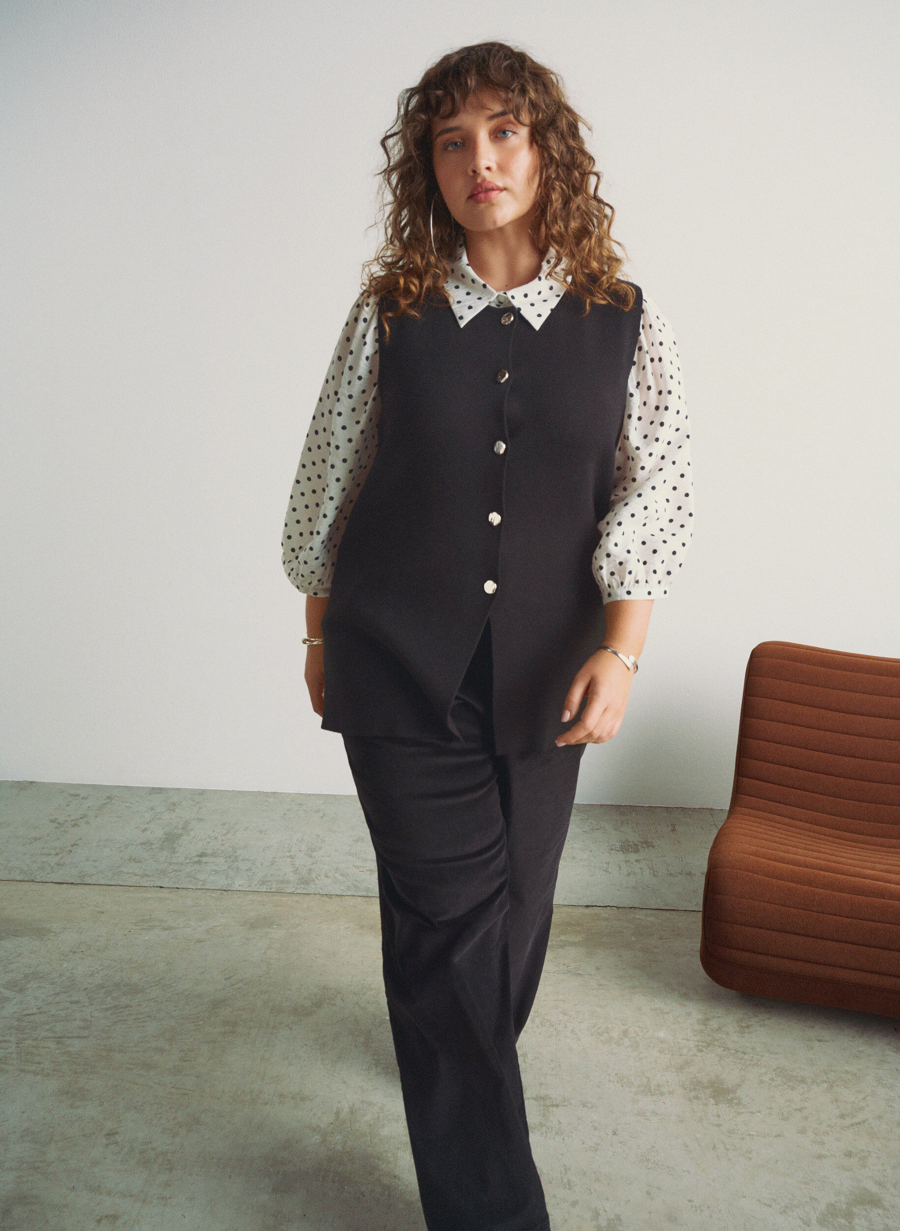 Zizzi Byxor i manchester med h&ouml;g midja och vida ben, Svart, Image image number 0