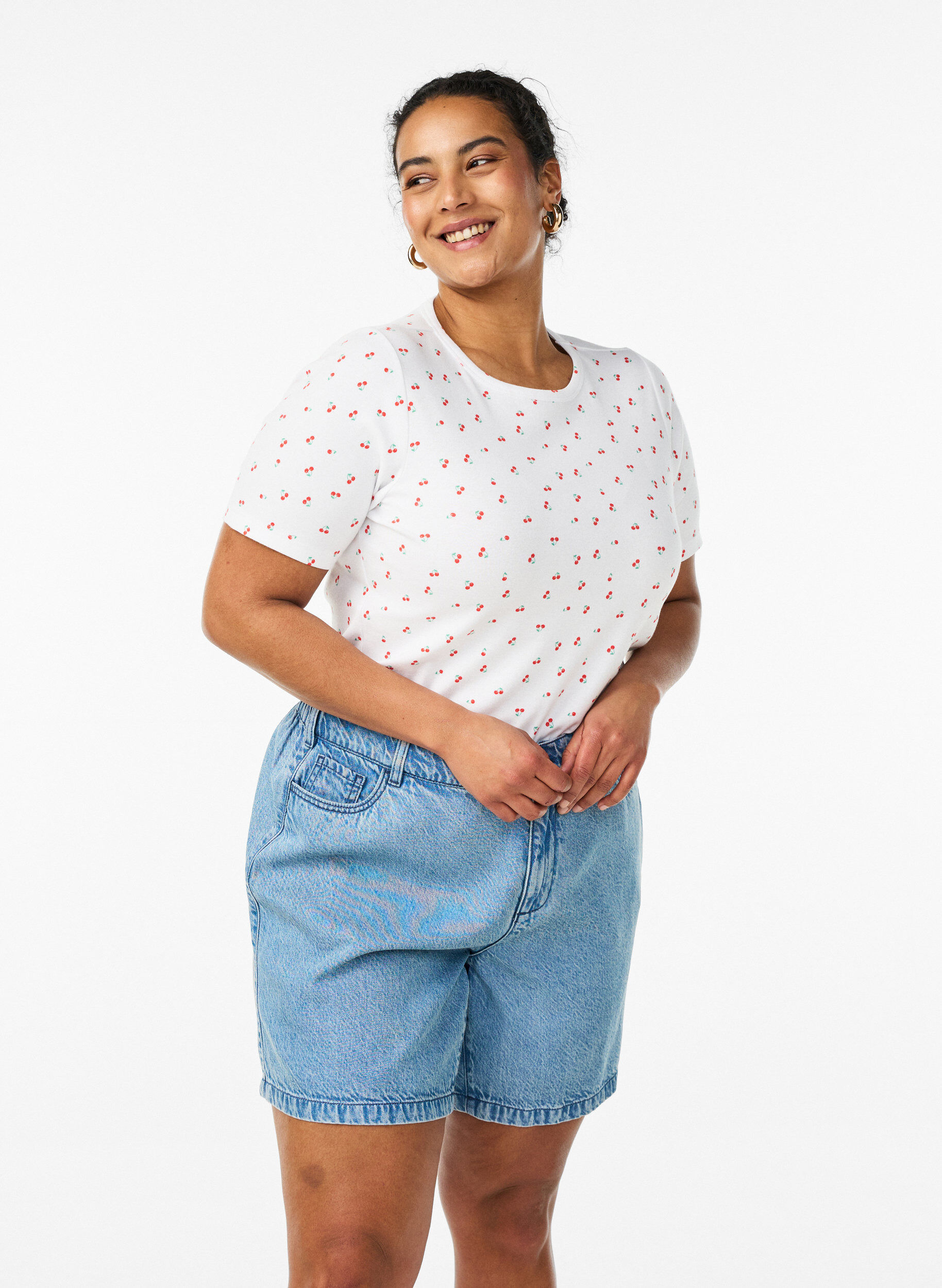 Zizzi L&ouml;sa jeansshorts med h&ouml;g midja, Bl&aring;, Model image number 0