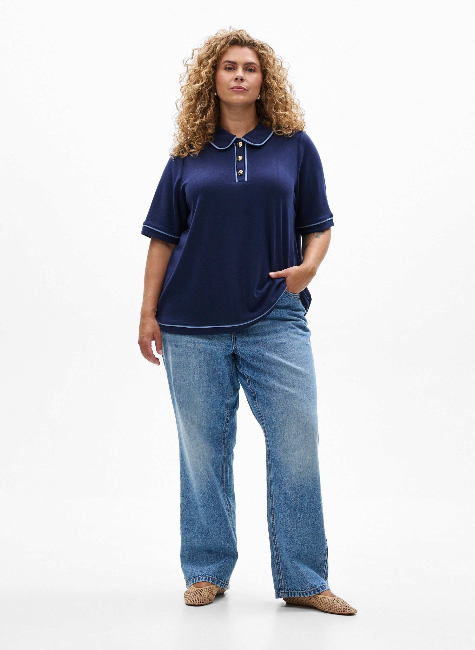 Zizzi Pik&eacute;tr&ouml;ja i jersey med kontrasterande detaljer, Bl&aring;, Model image number 1