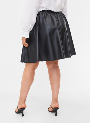 Lös kjol i läderimitation, Black, Model image number 1