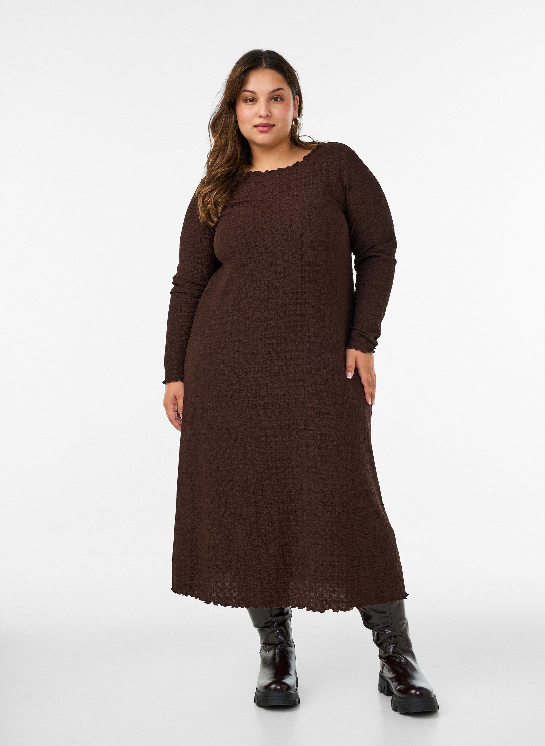 ZizziMidikl&auml;nning med v&aring;gig struktur och l&aring;nga &auml;rmar, Brun, Model image number 1