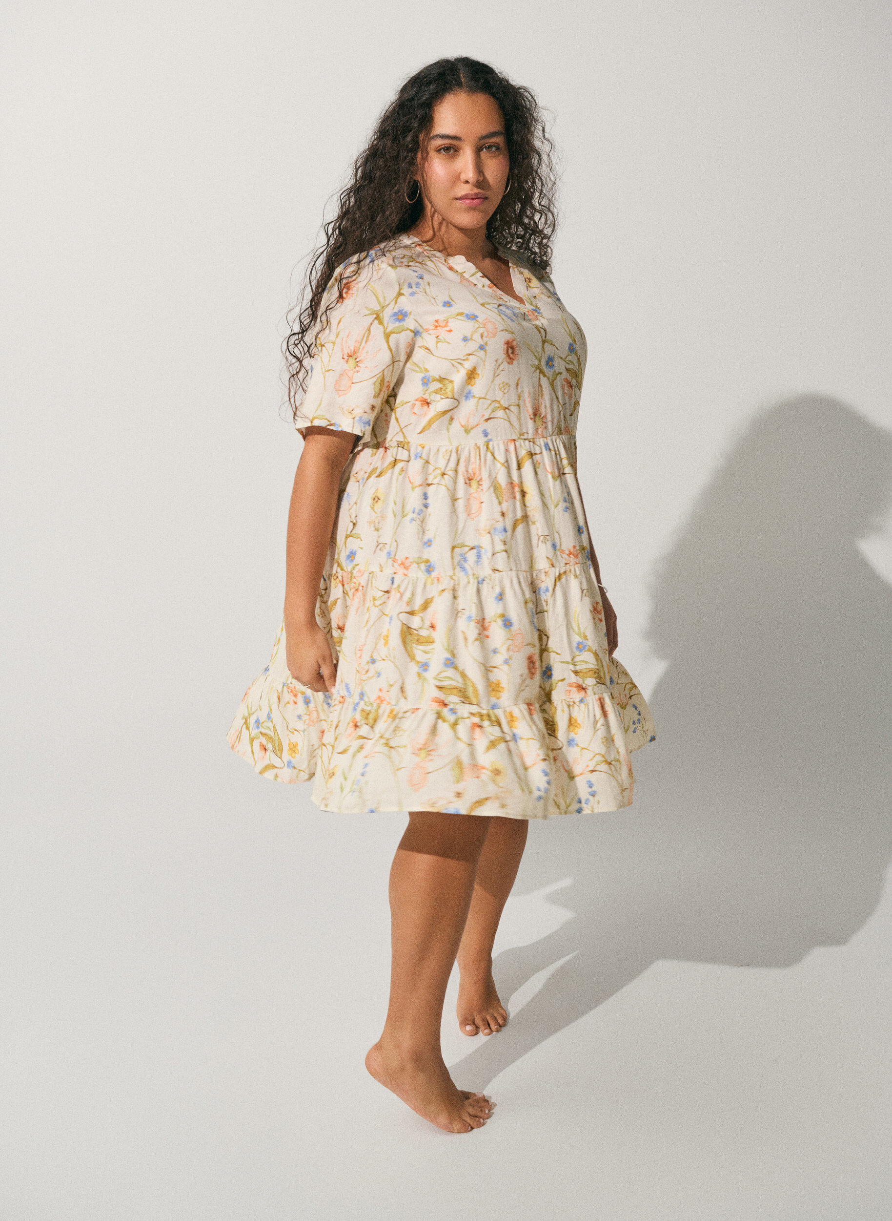 Zizzi Kn&auml;l&aring;ng a-linjeformad kl&auml;nning i linne och viskos, Vanilla, Image image number 0