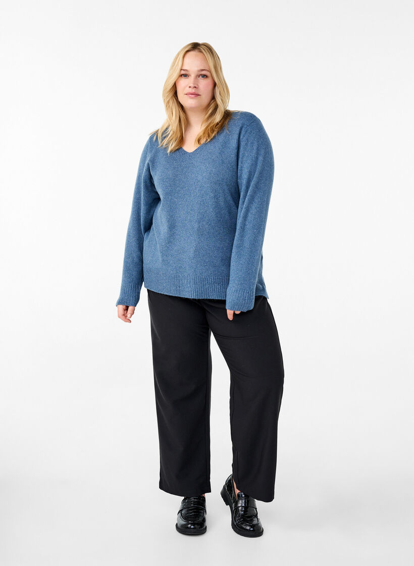 Stickad blus med V-ringning, Bering S. White Mel., Model image number 2