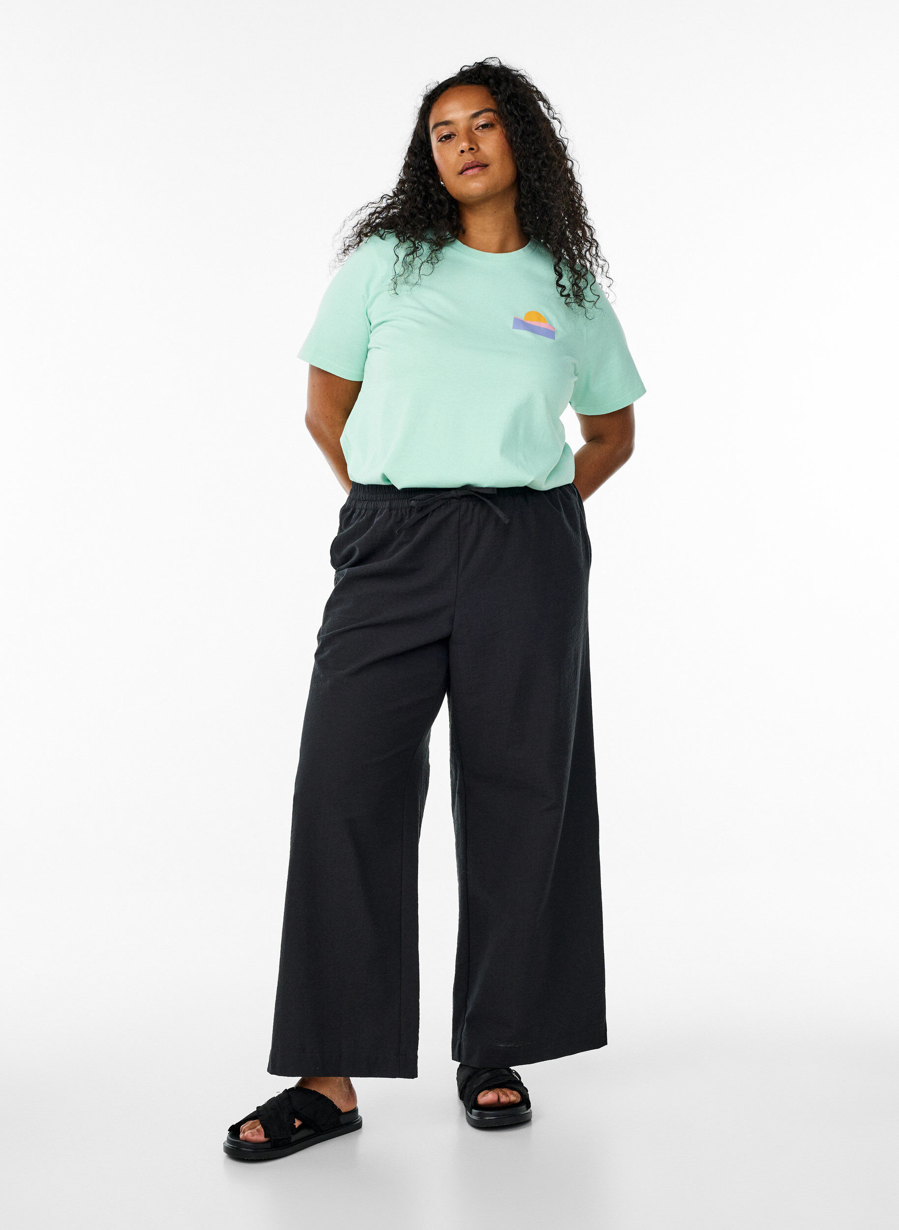 Zizzi T-shirt i ekologisk bomull med tryck p&aring; ryggen, Gr&ouml;n, Model image number 1