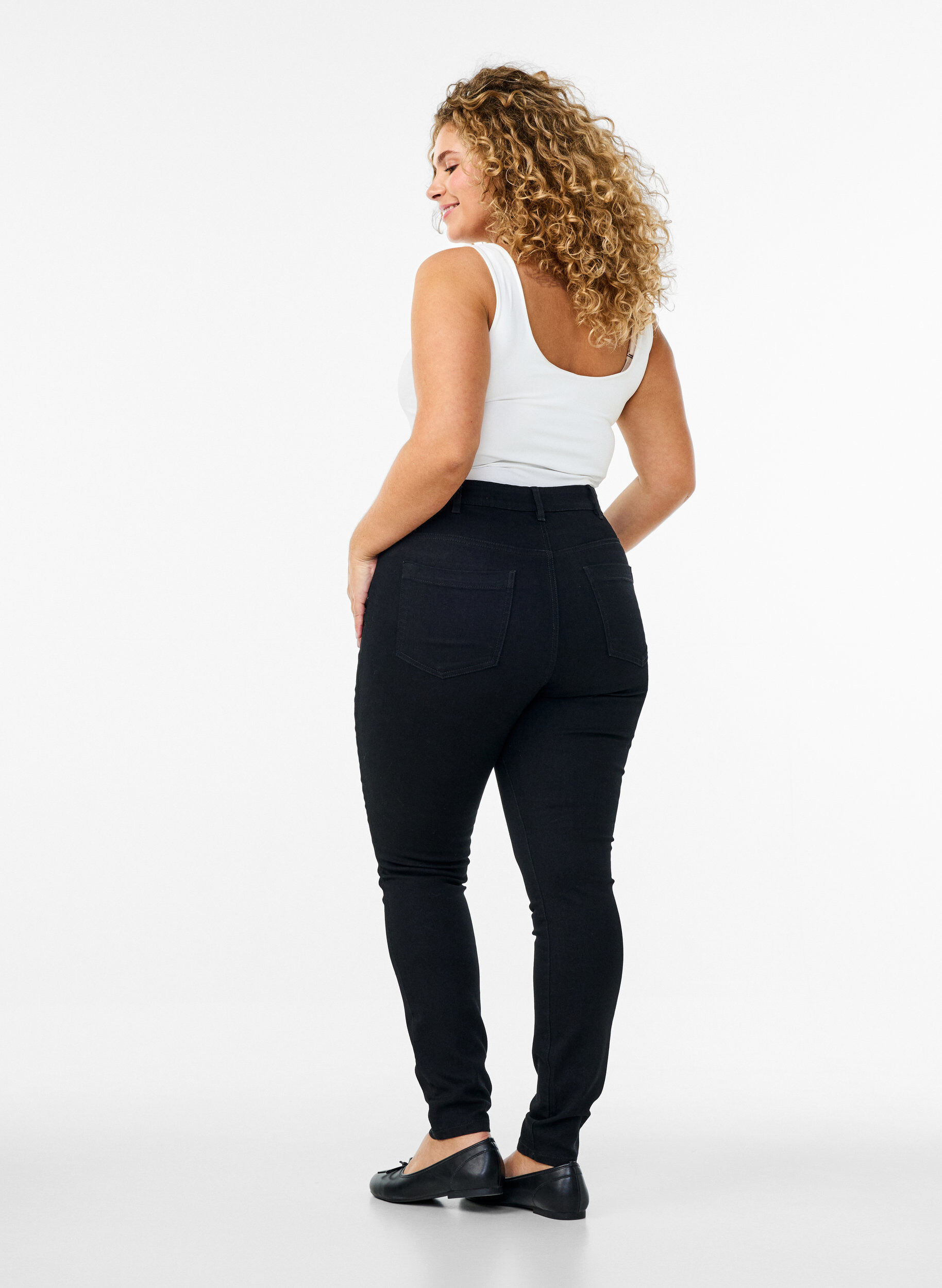 Zizzi Amy jeans med h&ouml;g midja och super slim fit, Svart, Model image number 1