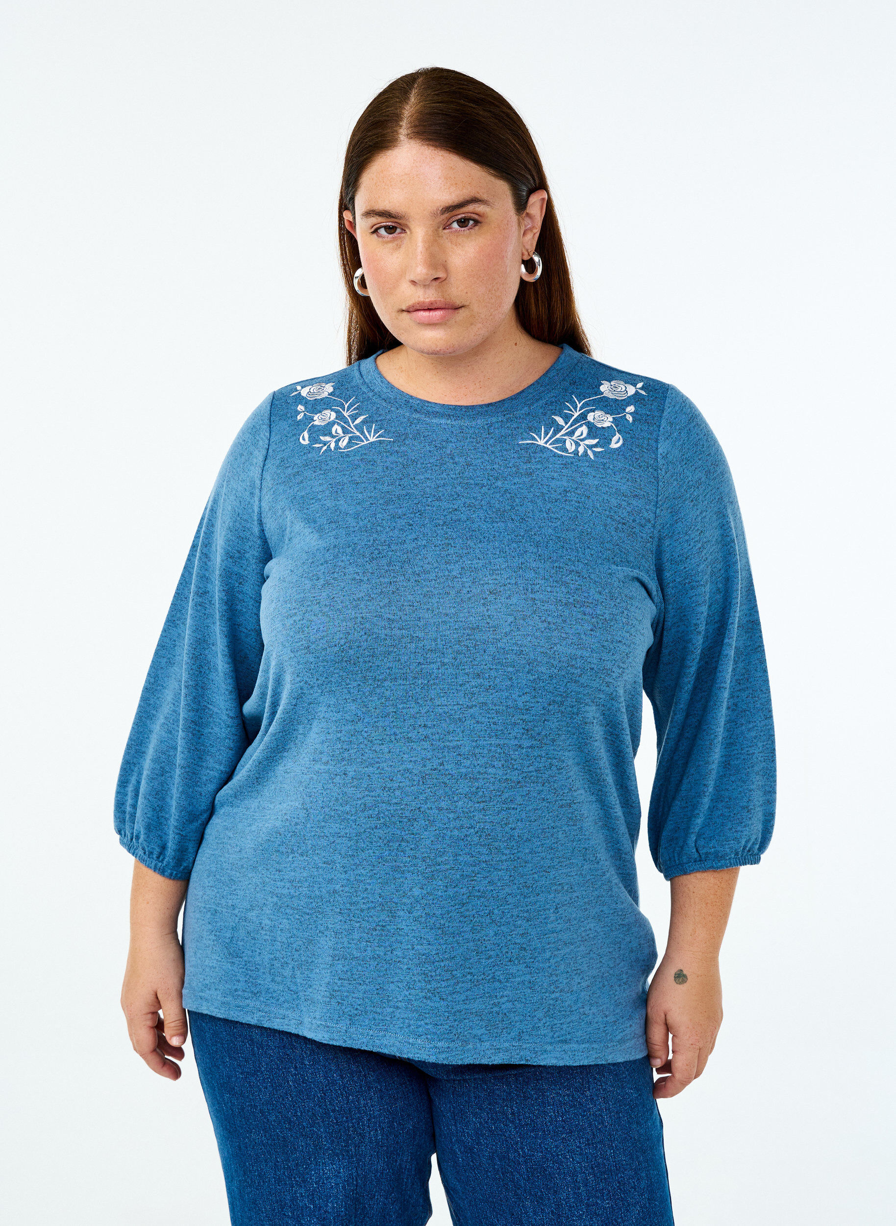 Zizzi Blus med blommigt broderi och 3/4-&auml;rmar, Copen Blue Melange, Model image number 0