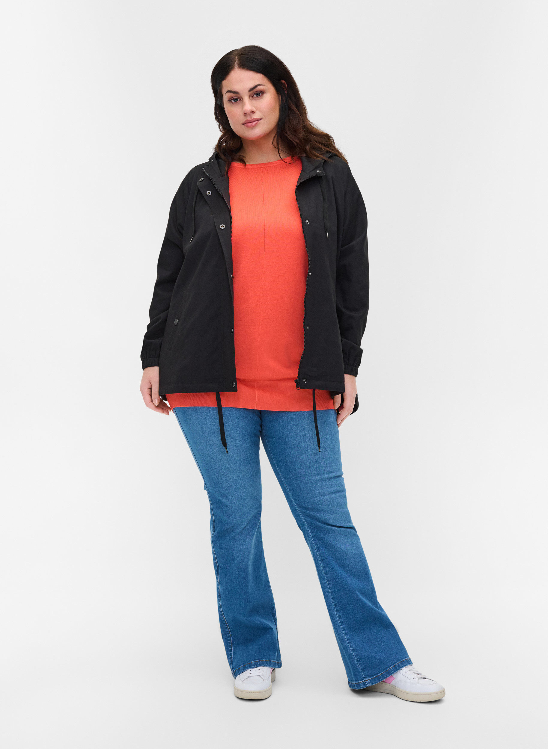 Zizzi Kort parkas med huva och justerbar nederkant, Black, Model image number 2