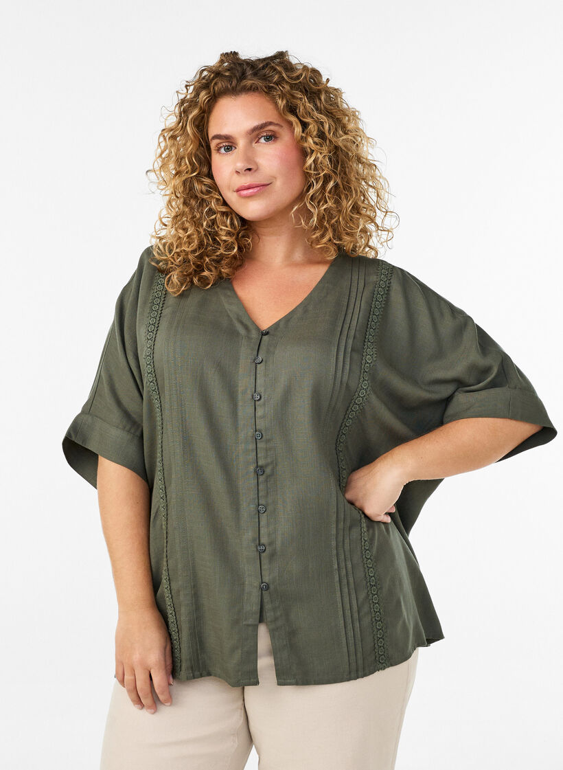 Blus i viskos med virkade detaljer och knappar, Gr&ouml;n, Model image number 0