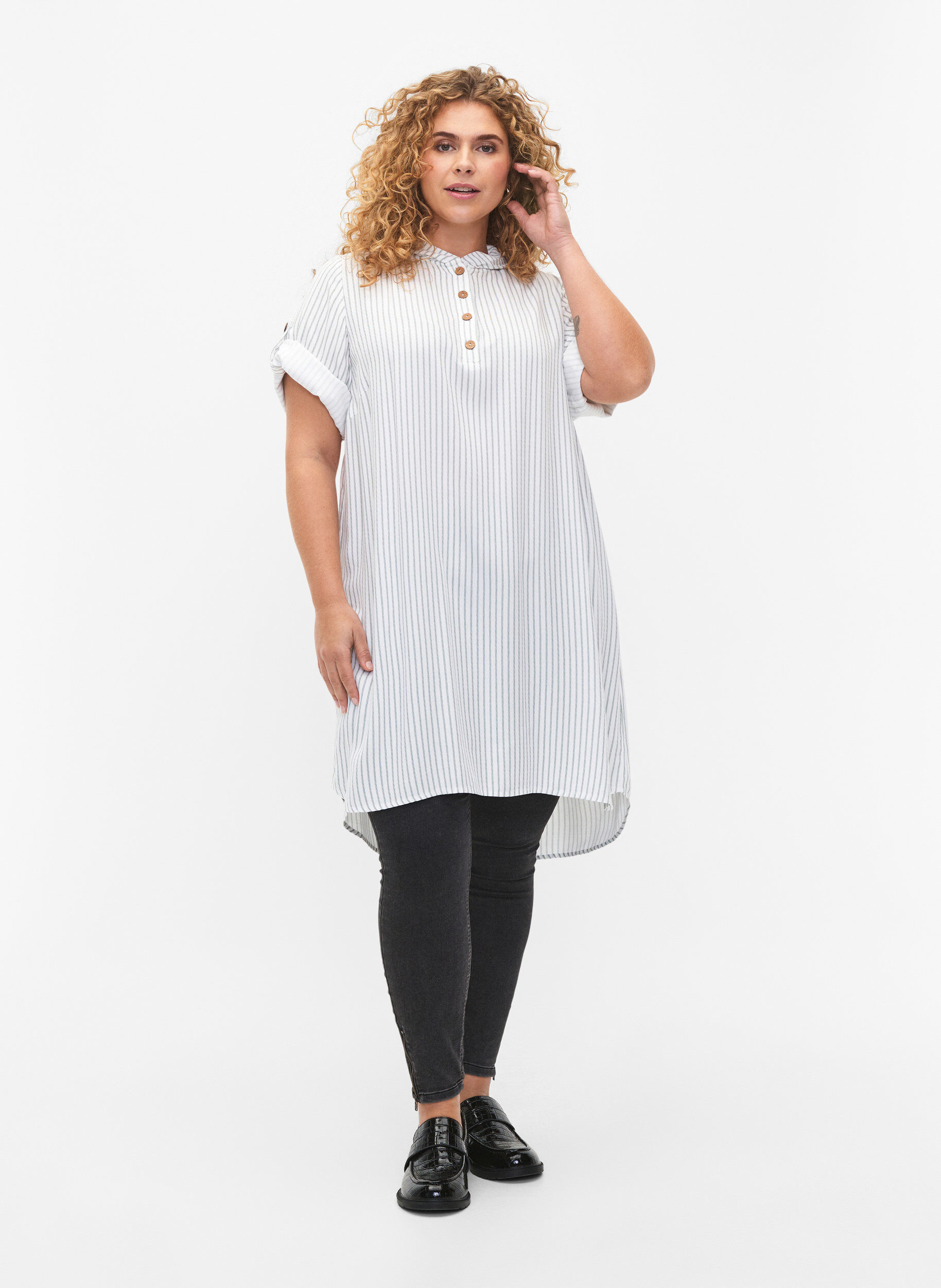 Zizzi Kort&auml;rmad tunika i viskos med luva, Chinois Green Stripe, Model image number 2