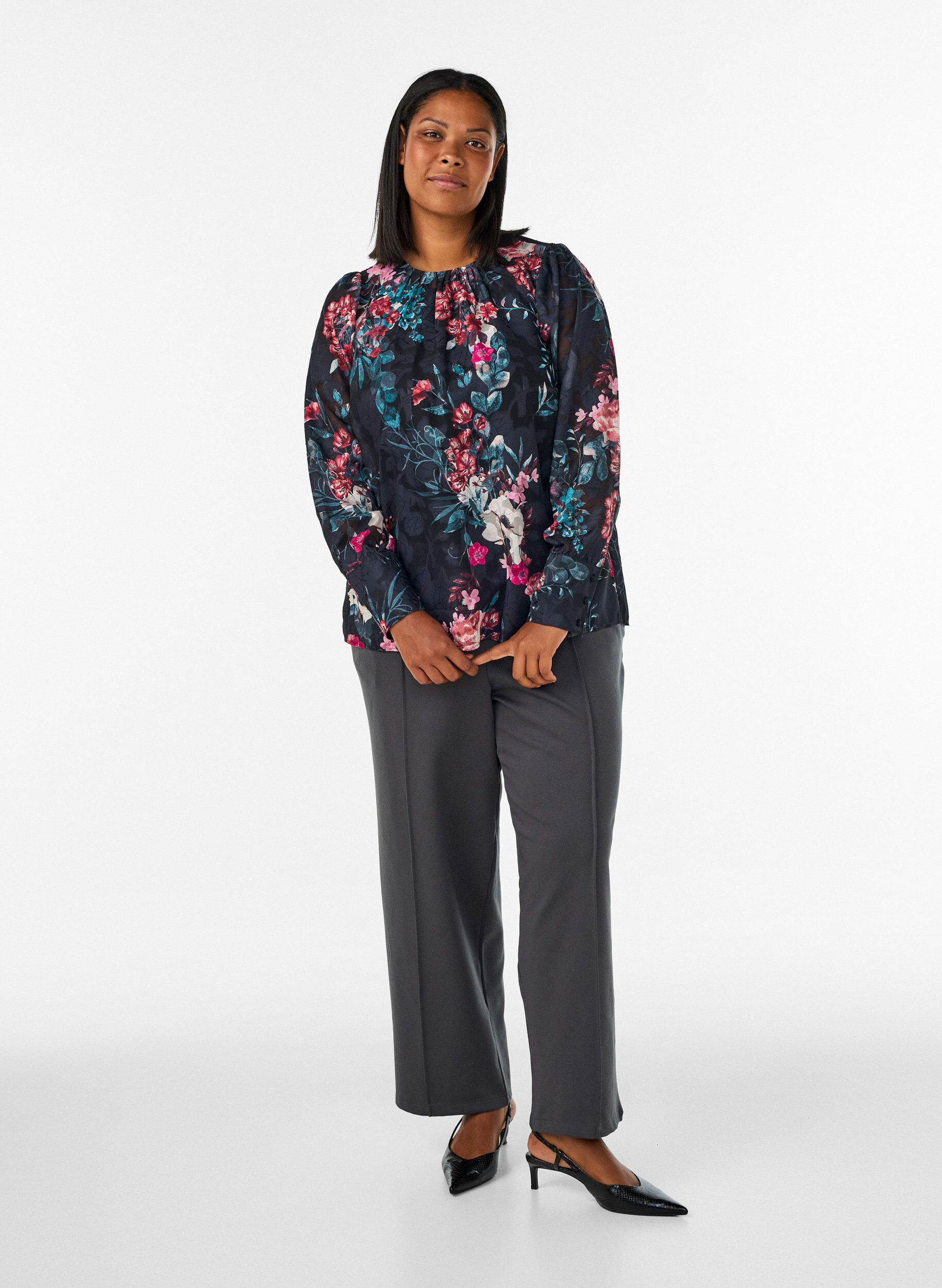 ZizziBlommig blus med v&auml;vd textur, Svart, Model image number 1