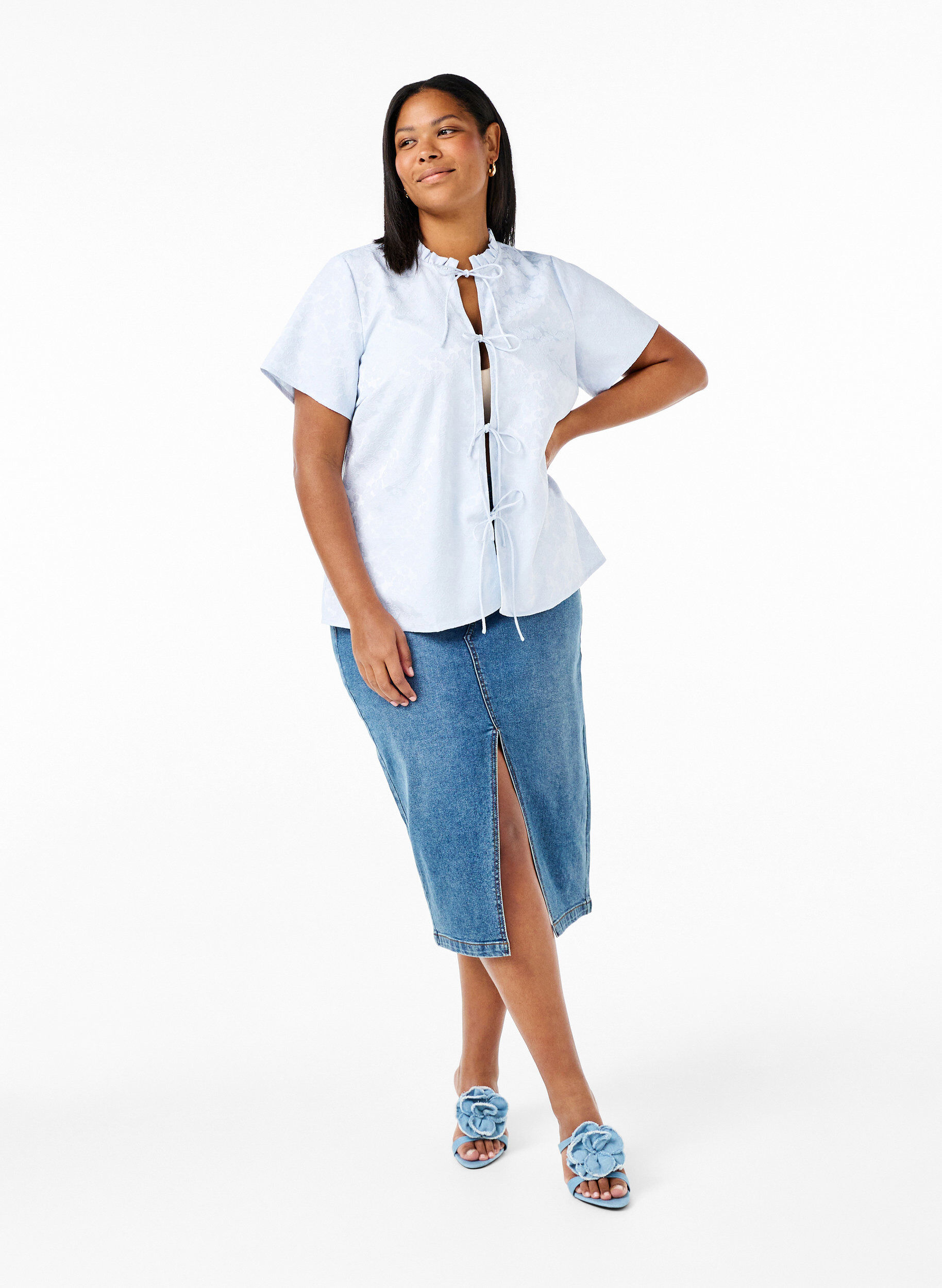 Zizzi Kort&auml;rmad knytbandsblus i jacquard, Bl&aring;, Model image number 1