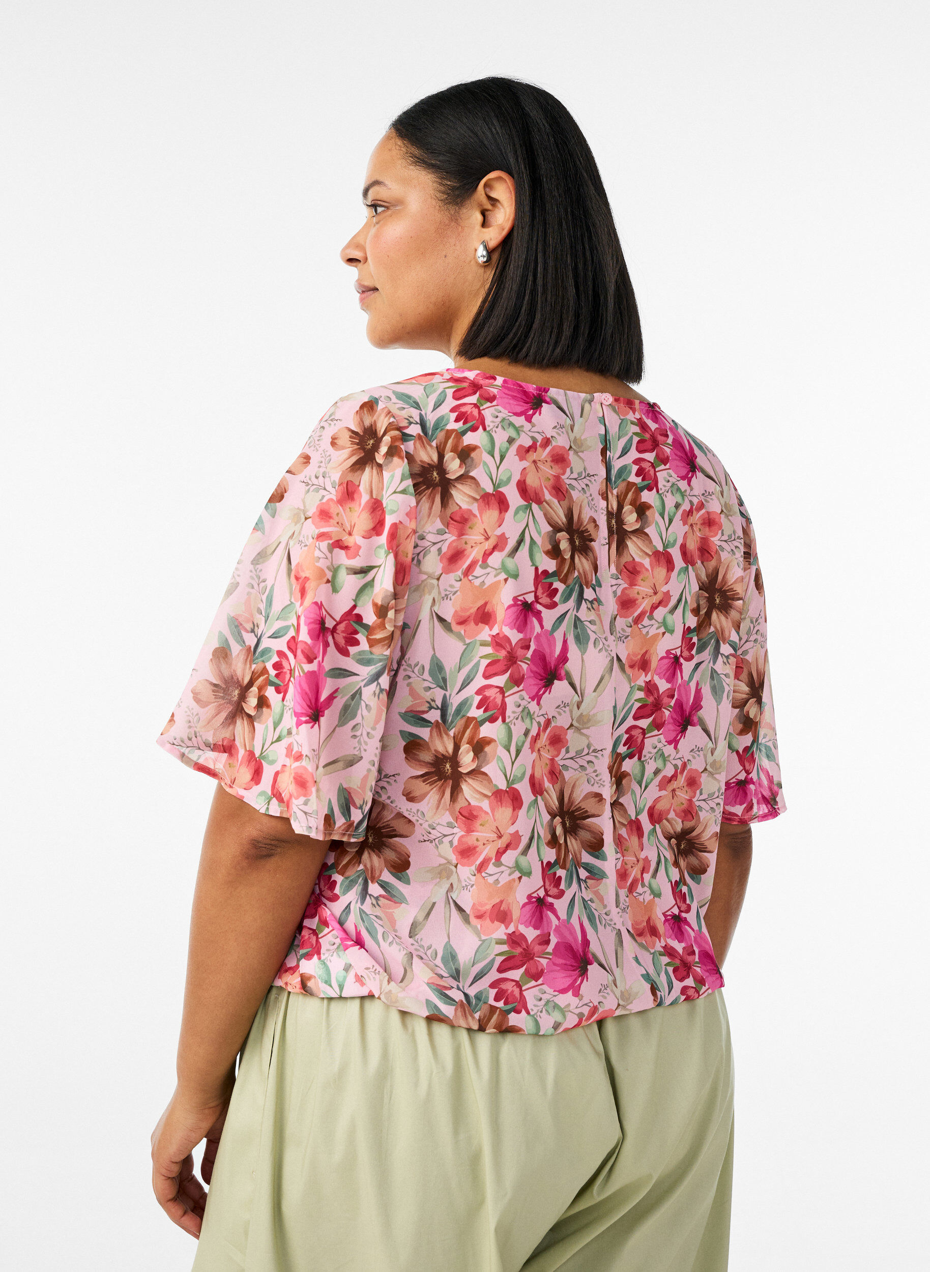 ZizziBlus i blommigt med korta &auml;rmar och smock, Rosa, Model image number 2