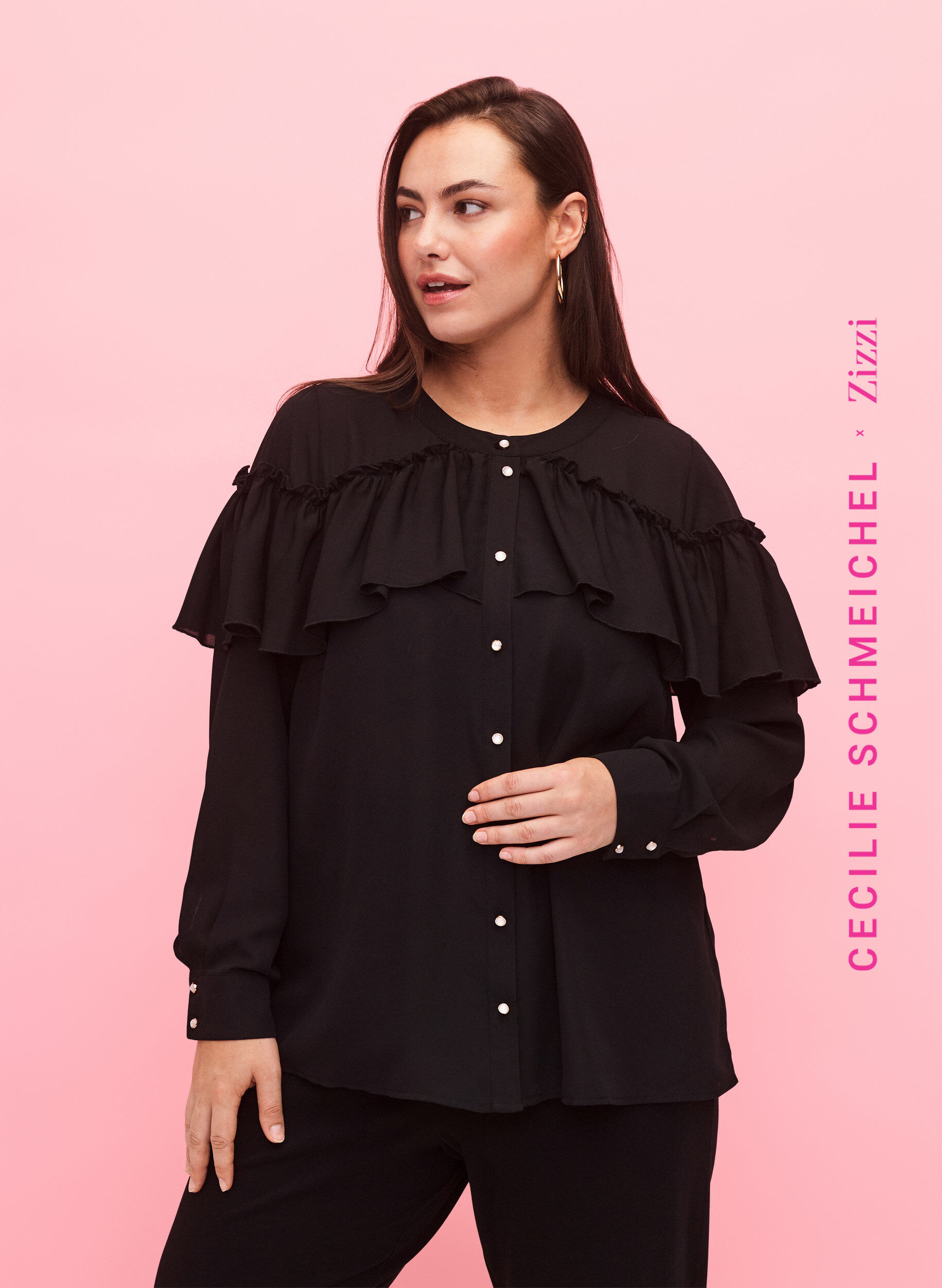Zizzi Blus med volangskjorta med p&auml;rlknappar, Black, Model image number 0