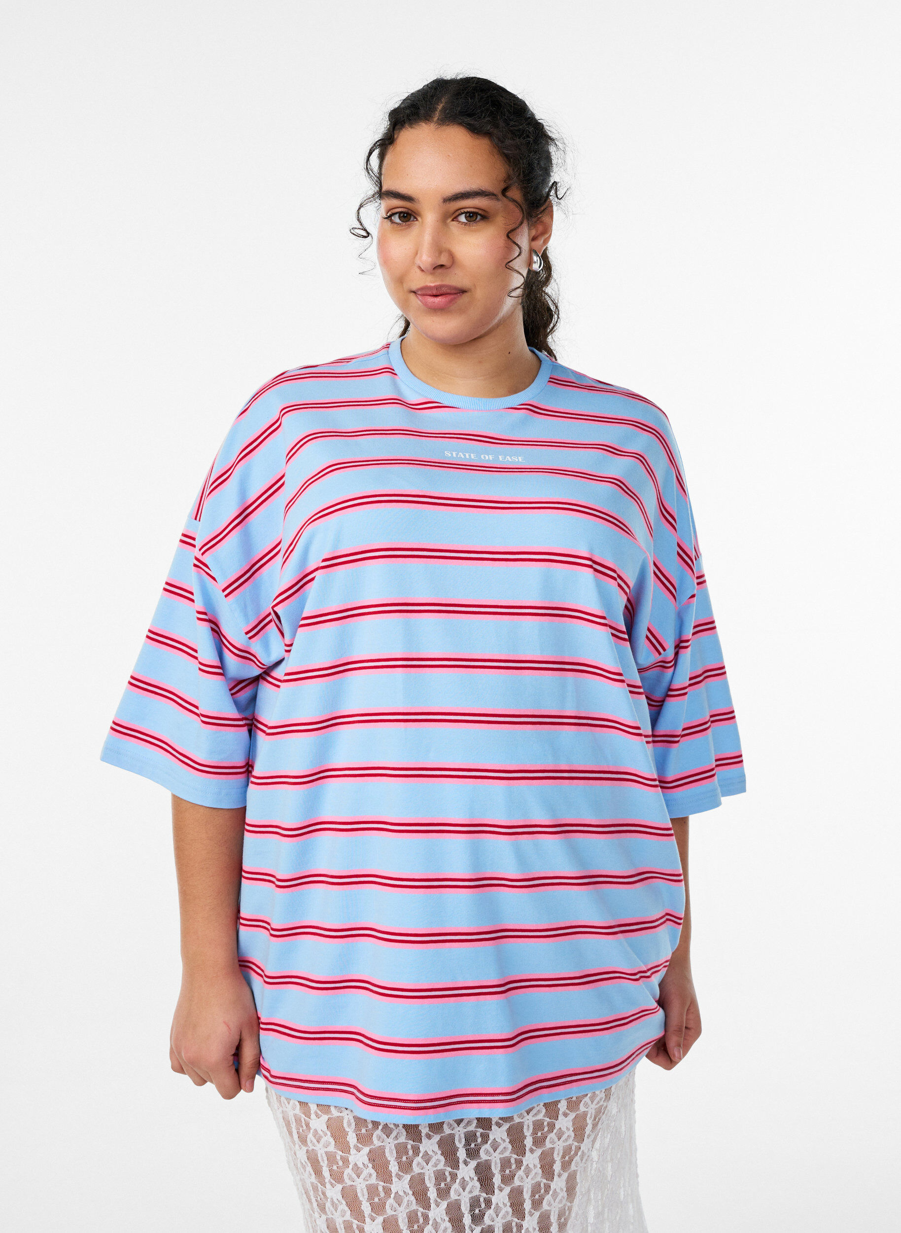 Zizzi Oversize t-shirt med r&auml;nder och halvl&aring;nga &auml;rmar, Bl&aring;, Model image number 0