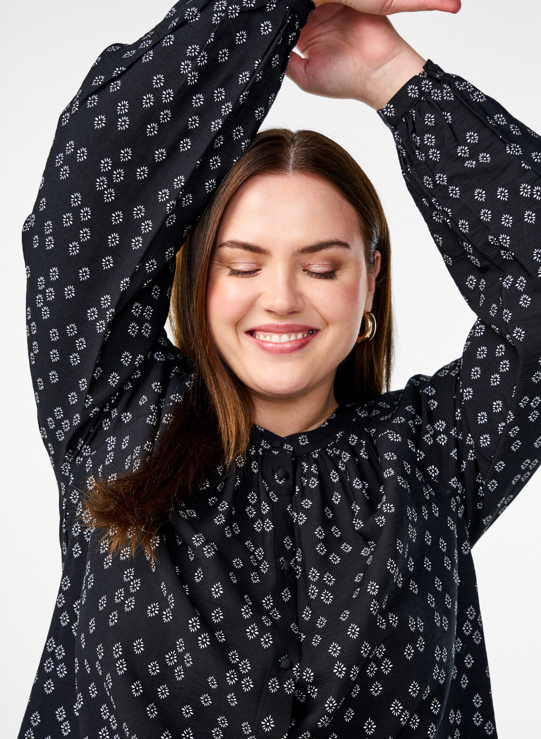 Zizzi L&aring;ng&auml;rmad tunika med blomm&ouml;nster, Svart, Image image number 0