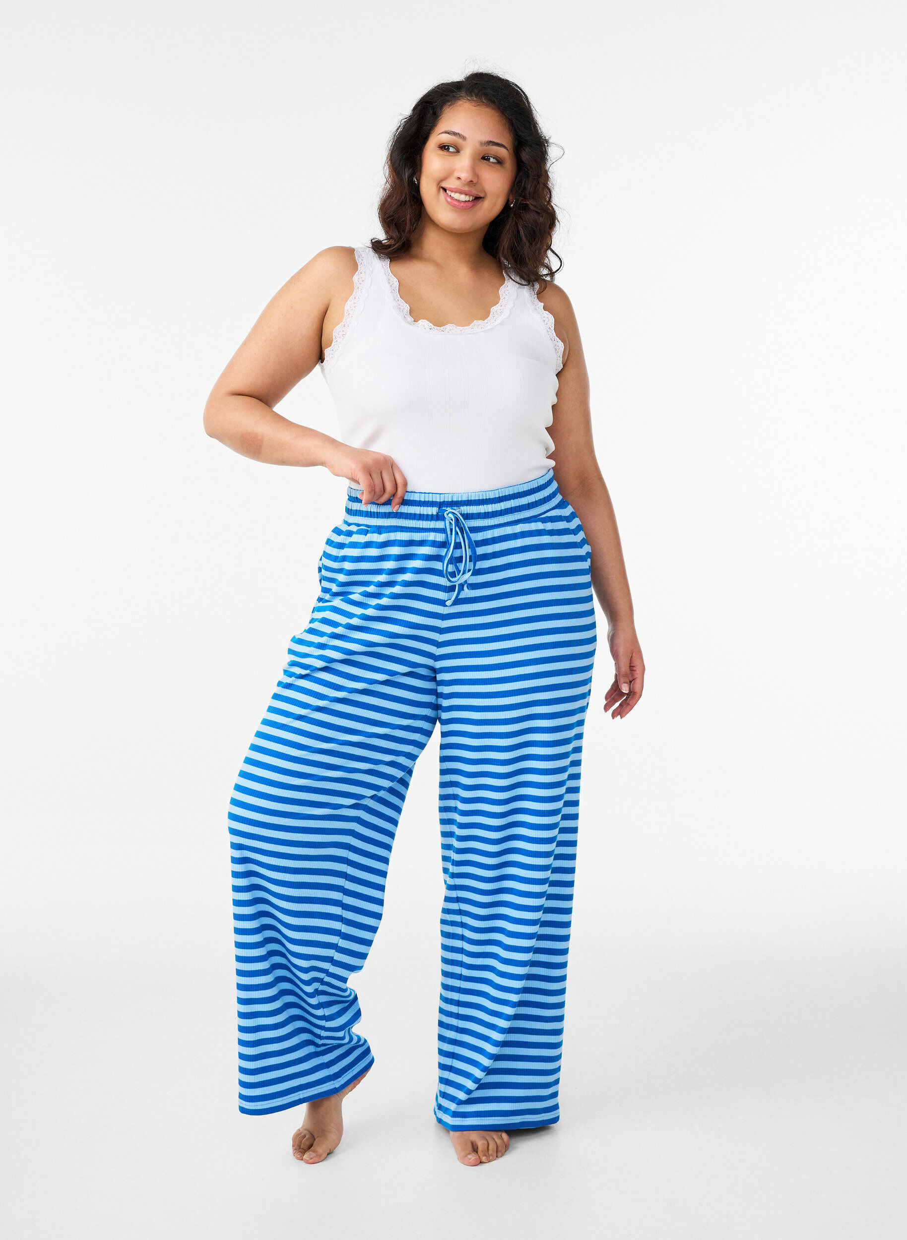 Randiga pyjamasbyxor med h&ouml;g midja och vida ben, Bl&aring;, Model