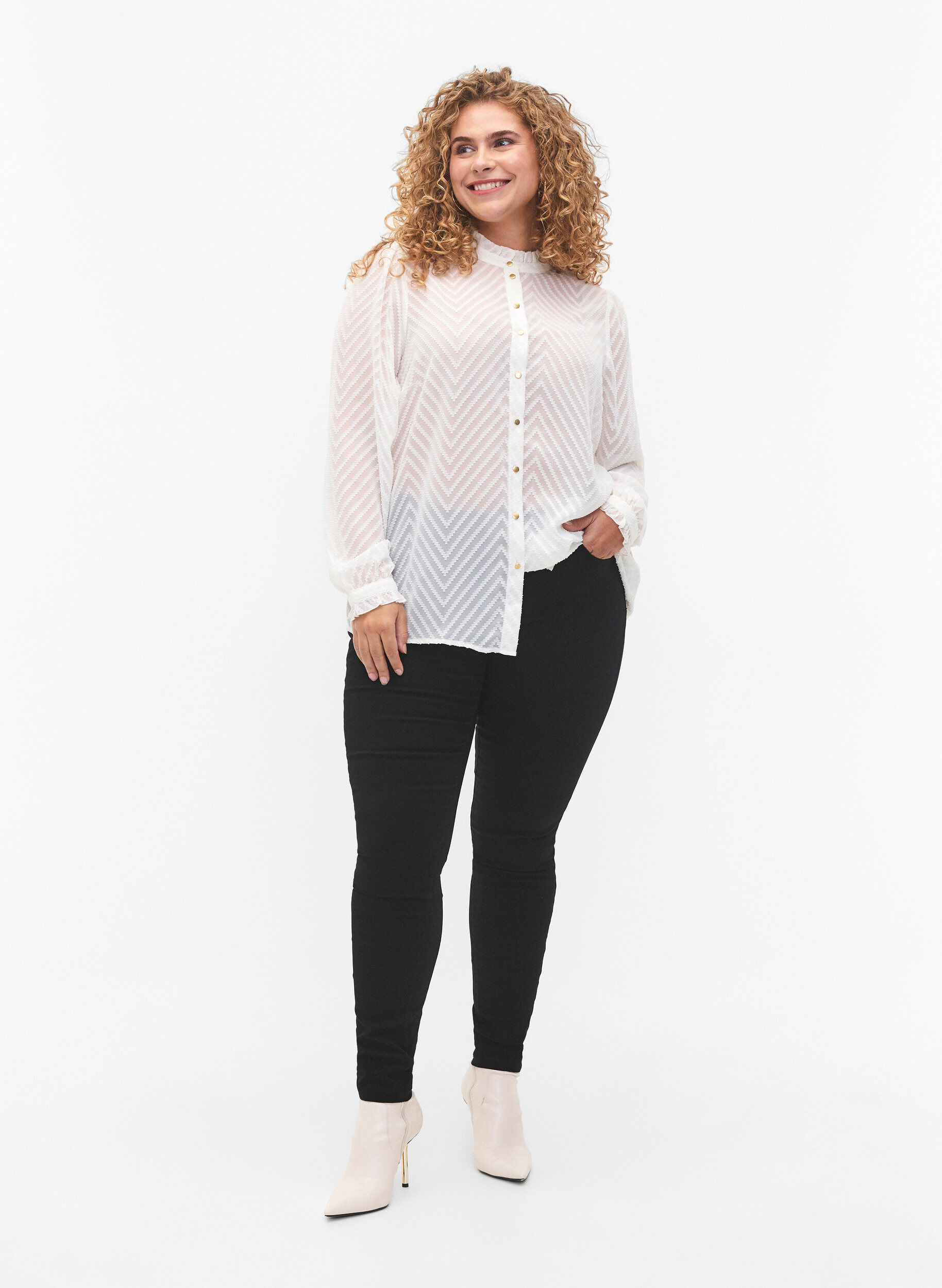 ZizziSkjortblus med volanger och m&ouml;nstrad textur, Snow White, Model image number 2