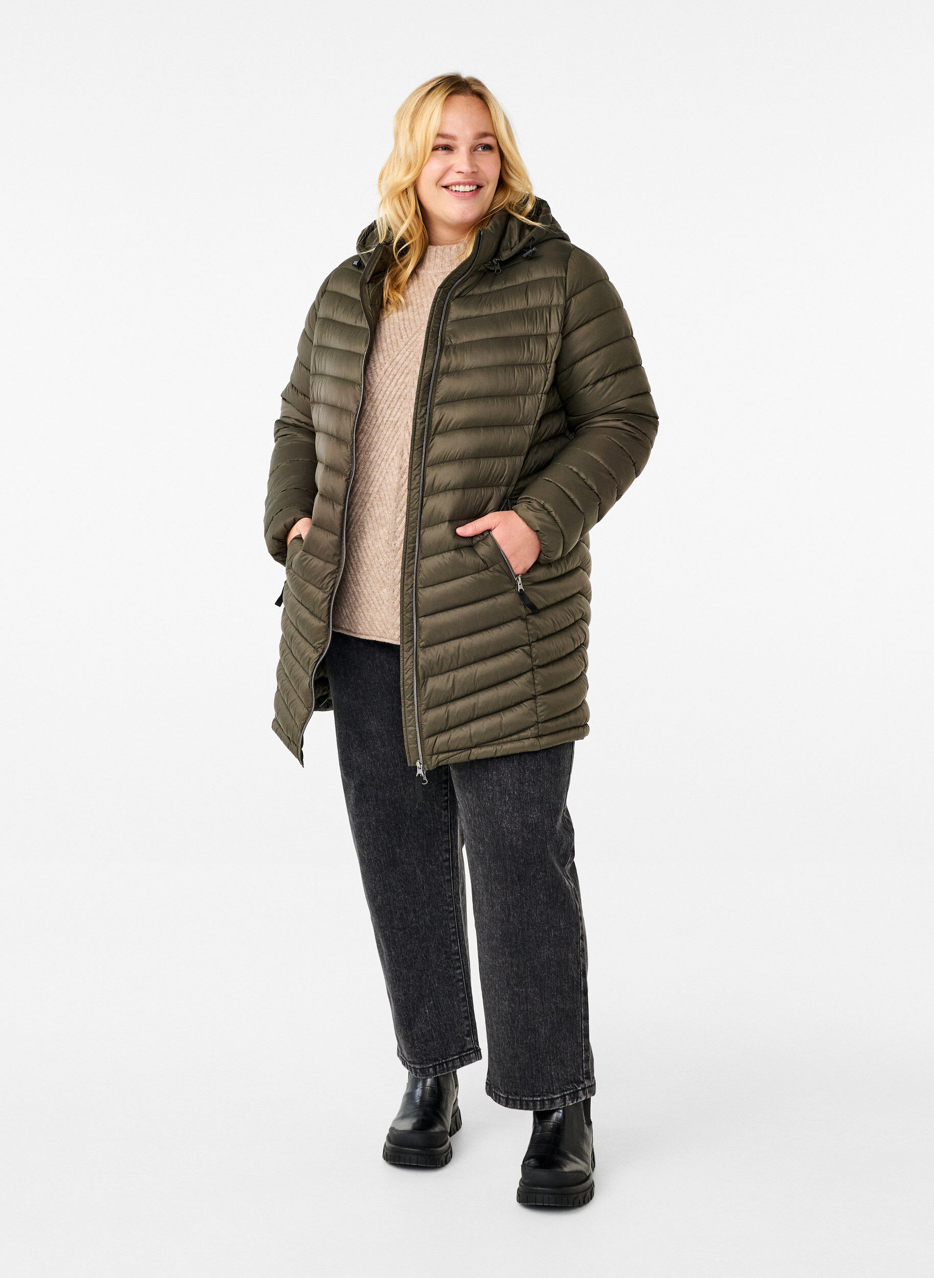 Zizzi L&auml;ttviktsjacka med fickor och avtagbar huva, Gr&ouml;n, Model image number 1