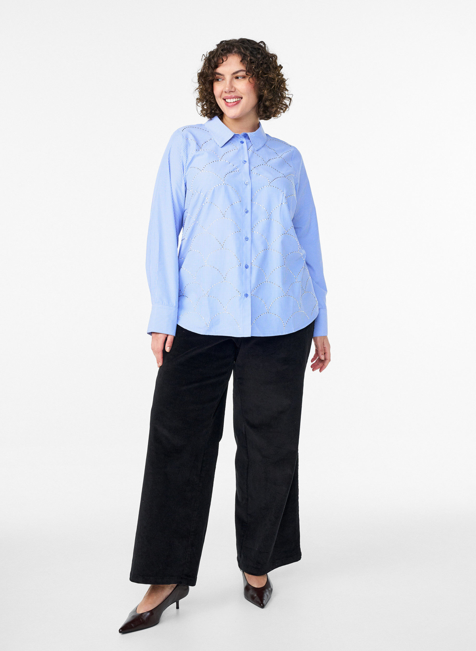 Zizzi Skjorta med r&auml;nder och nitar, Bl&aring;, Model image number 1