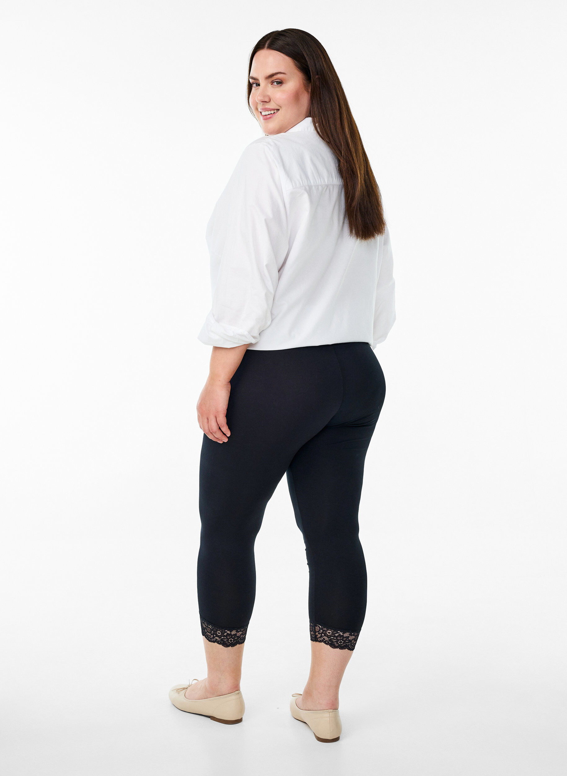 ZizziBasleggings med 3/4-l&auml;ngd och spetskant, Svart, Model image number 2