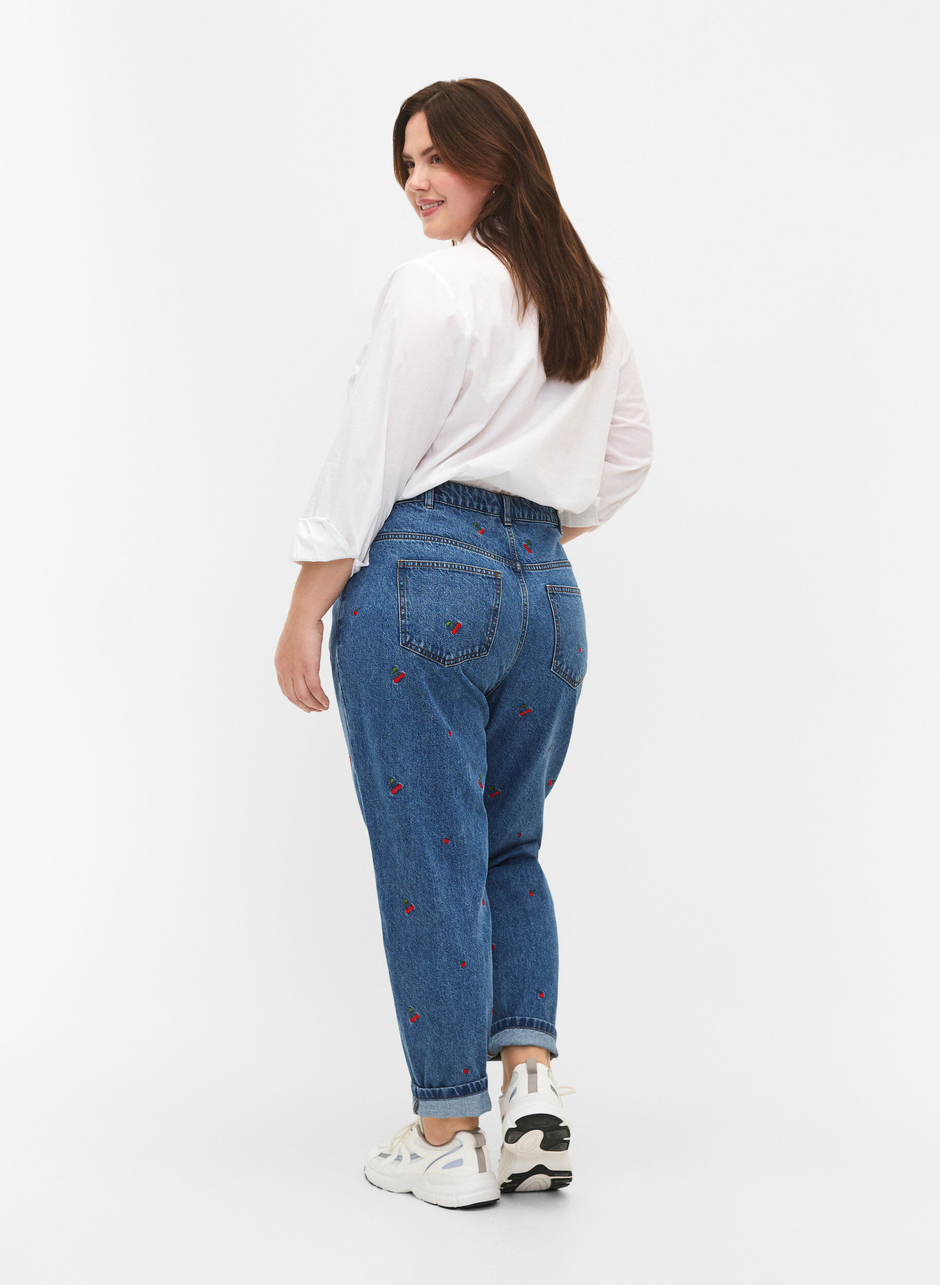 Zizzi Mille Mom Fit-jeans med broderier, Bl&aring;, Model image number 1