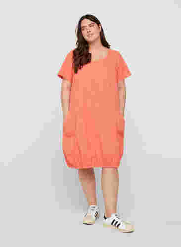 Kortärmad klänning i bomull, Hot Coral, Model image number 2