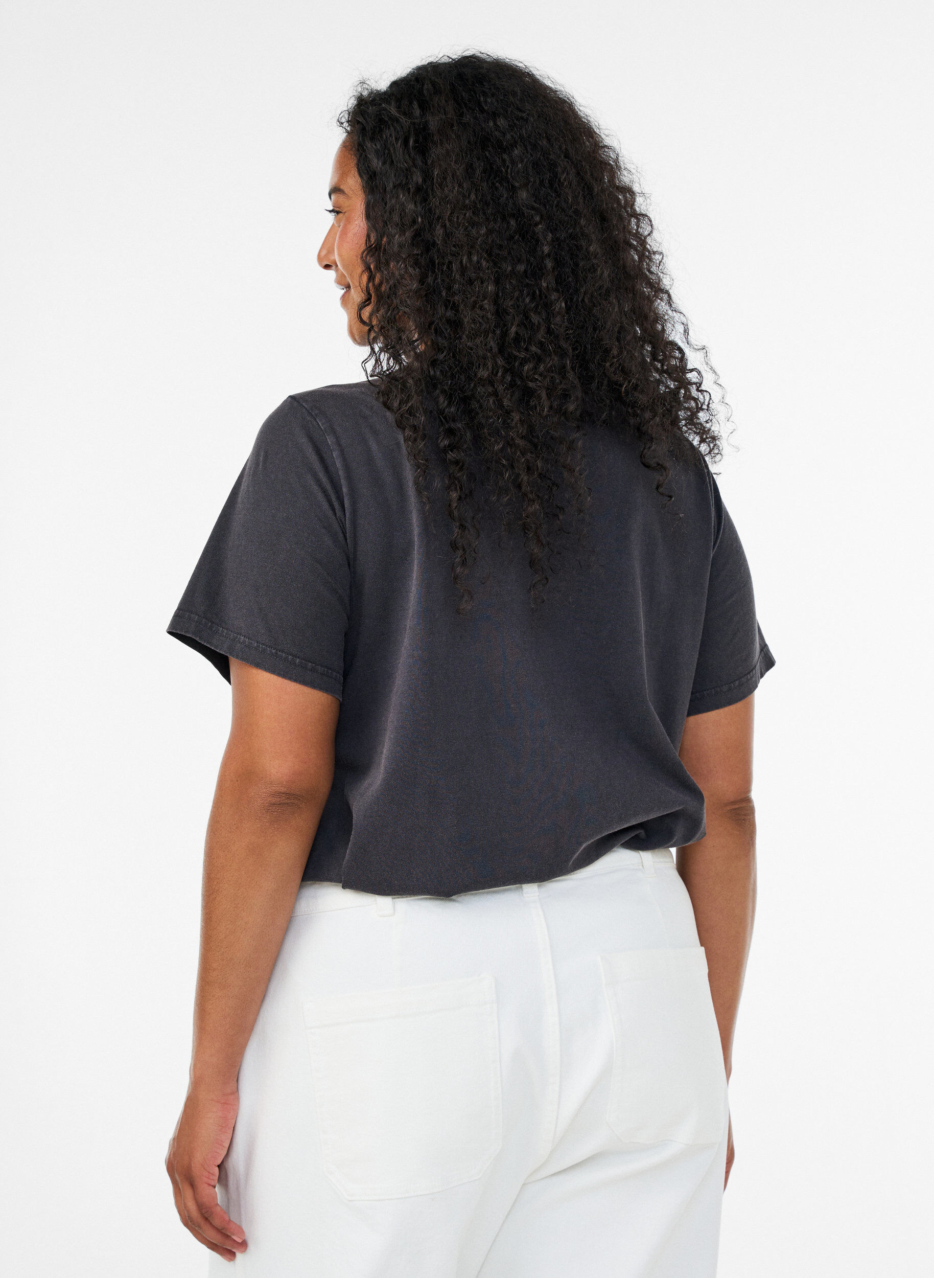 ZizziT-shirt i ekologisk bomull med grafiskt tryck, Svart, Model image number 2