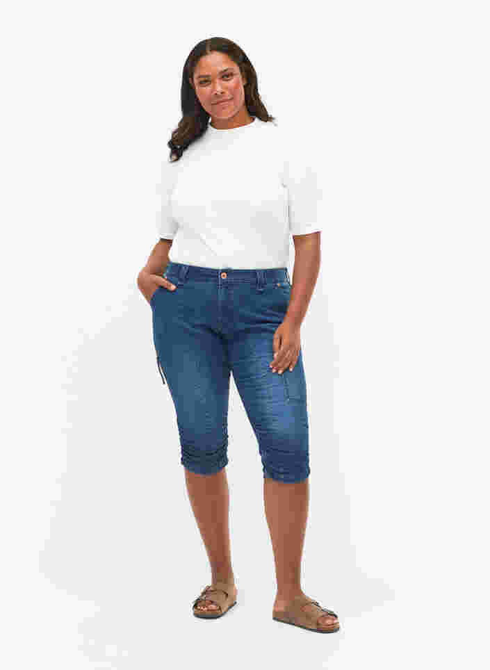 Slim fit capri-jeans med fickor, Dark blue denim, Model image number 0