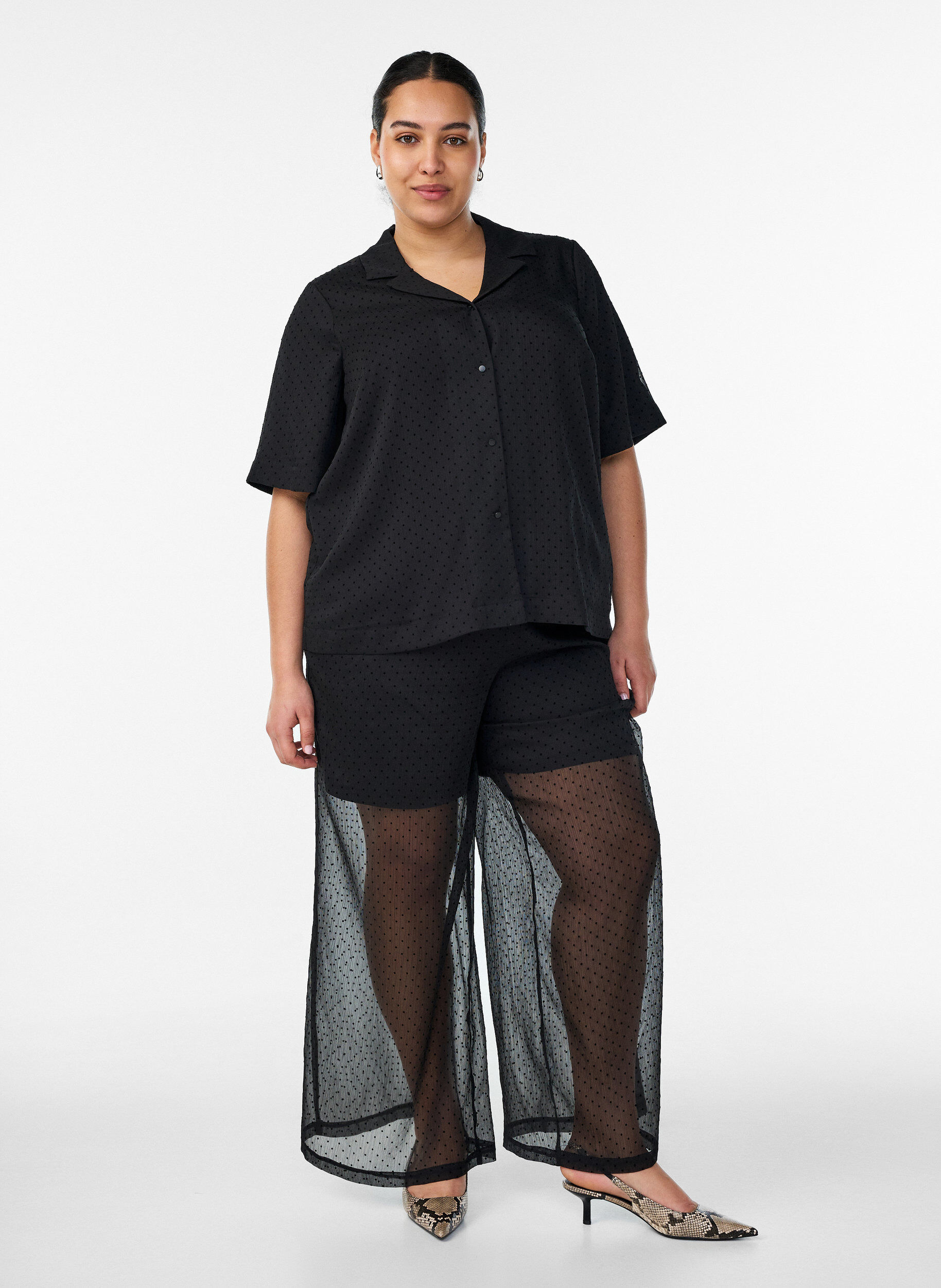 ZizziPrickig skjortblus med slag, Svart, Model image number 1