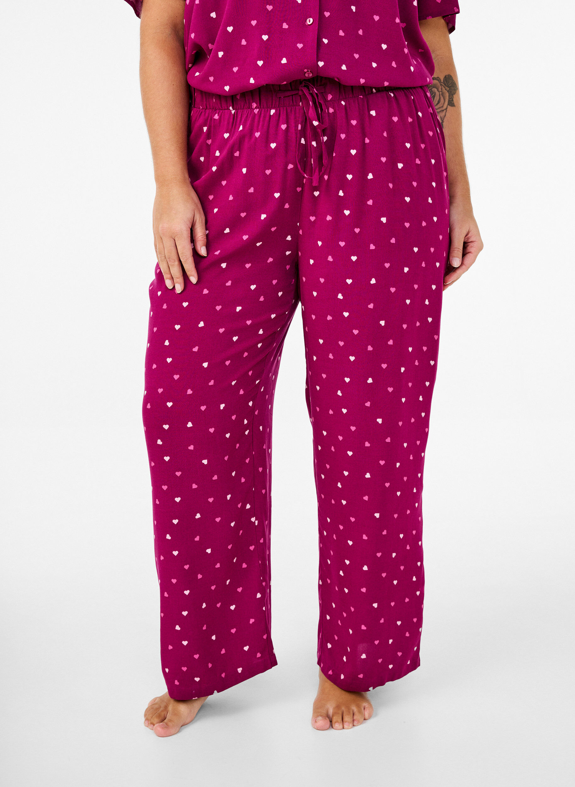 Zizzi L&ouml;sa pyjamasbyxor med hj&auml;rtan, Boysenberry w. Heart, Model image number 2