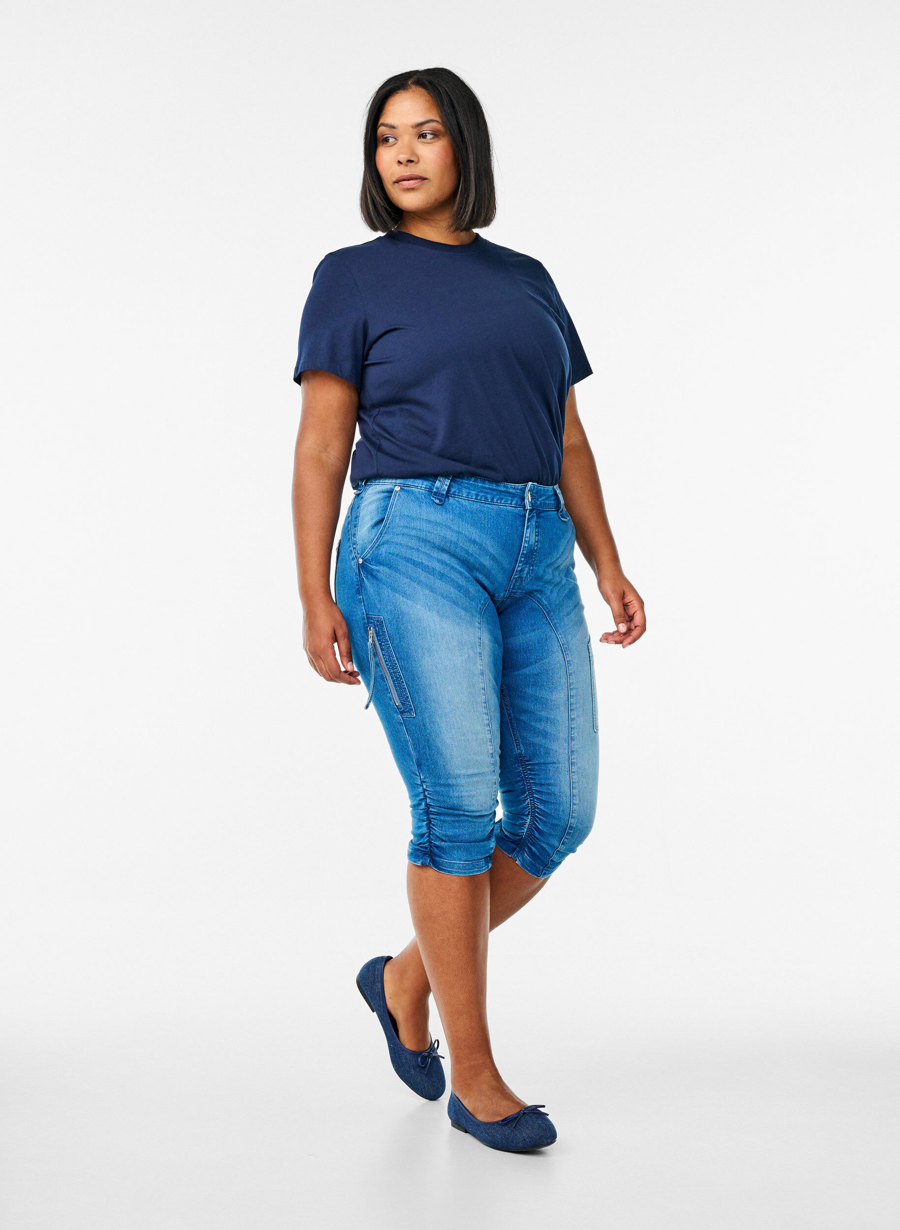 Caprijeans med smal passform och fickor, Bl&aring;, Model