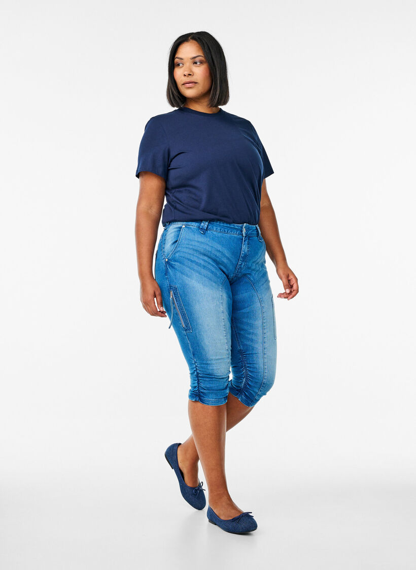 Caprijeans med smal passform och fickor, Bl&aring;, Model image number 0