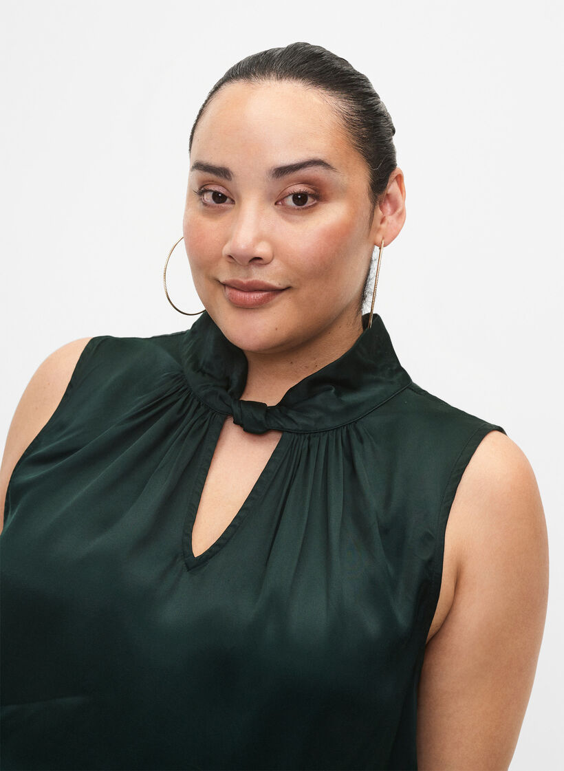 Ärmlös topp i viskos med detaljer, Scarab, Model image number 2