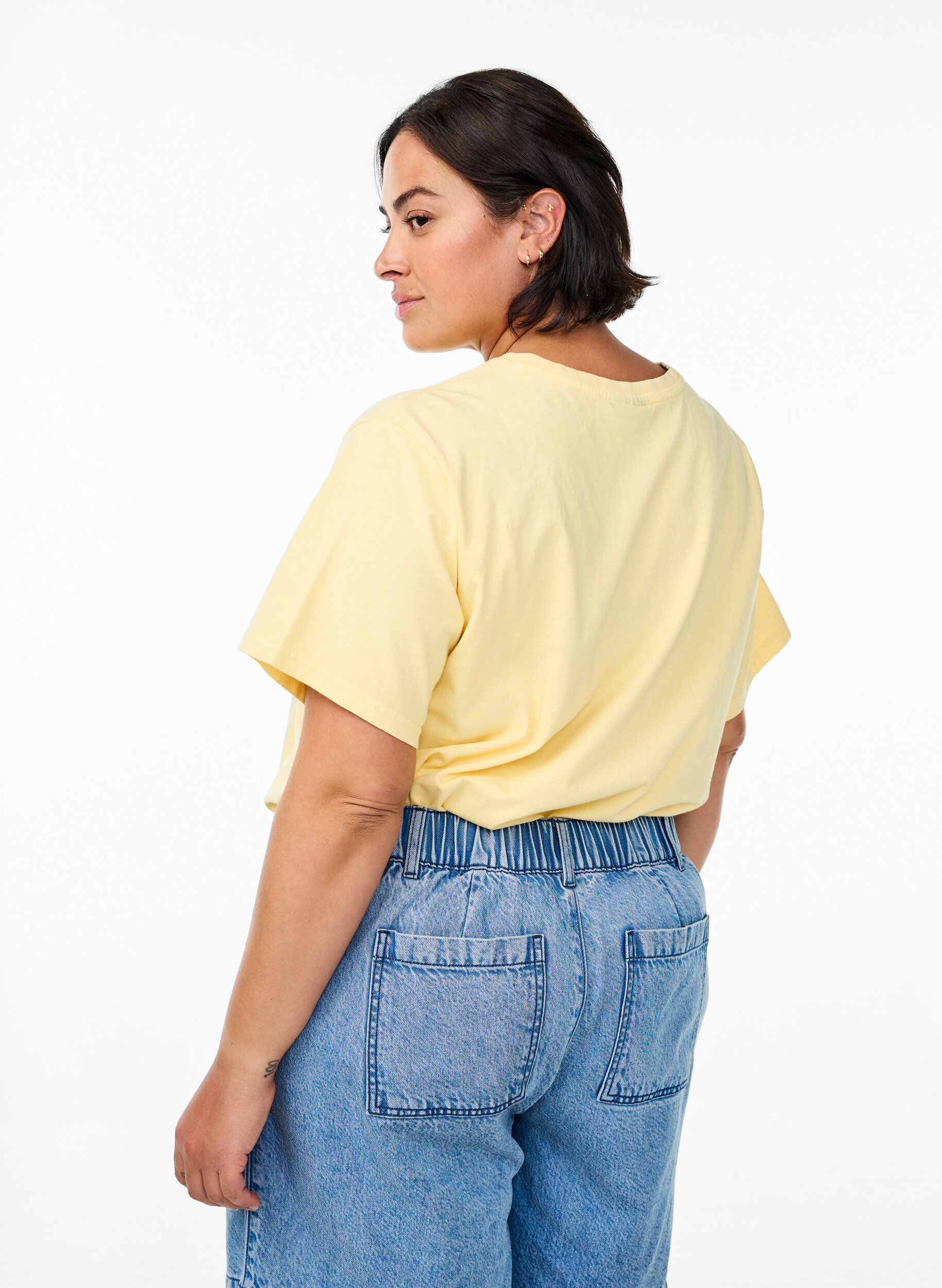 Zizzi T-shirt i ekologisk bomull med strasstenar och fj&auml;rilsmotiv, Beige, Model image number 2