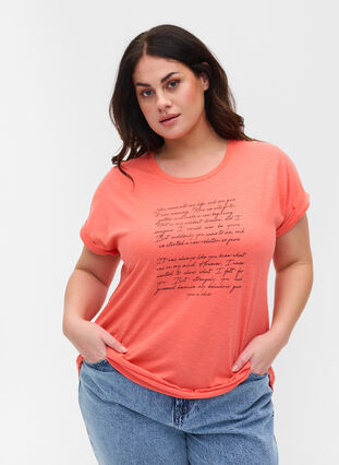 T-shirt i ekologisk bomull med tryck, Living Coral Text, Model image number 0