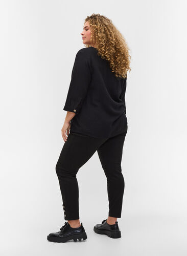 Croppade Amy jeans med knappar, Black, Model image number 1