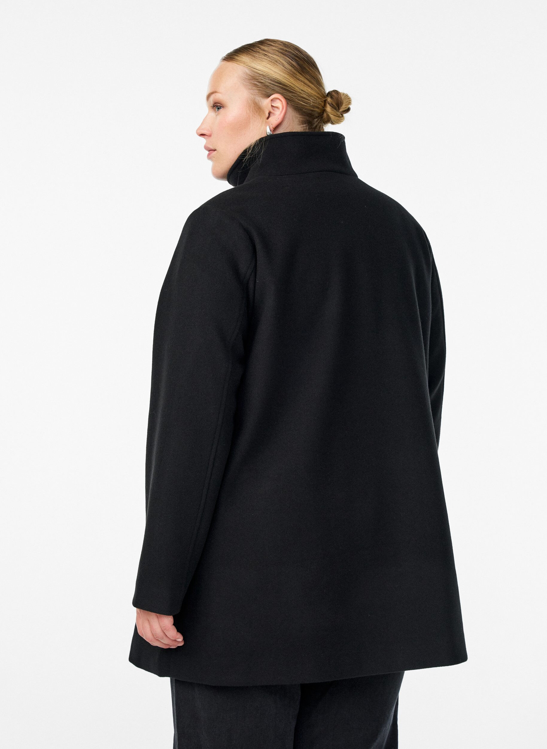 ZizziKort kappa med a-linjeformad passform, Svart, Model image number 2