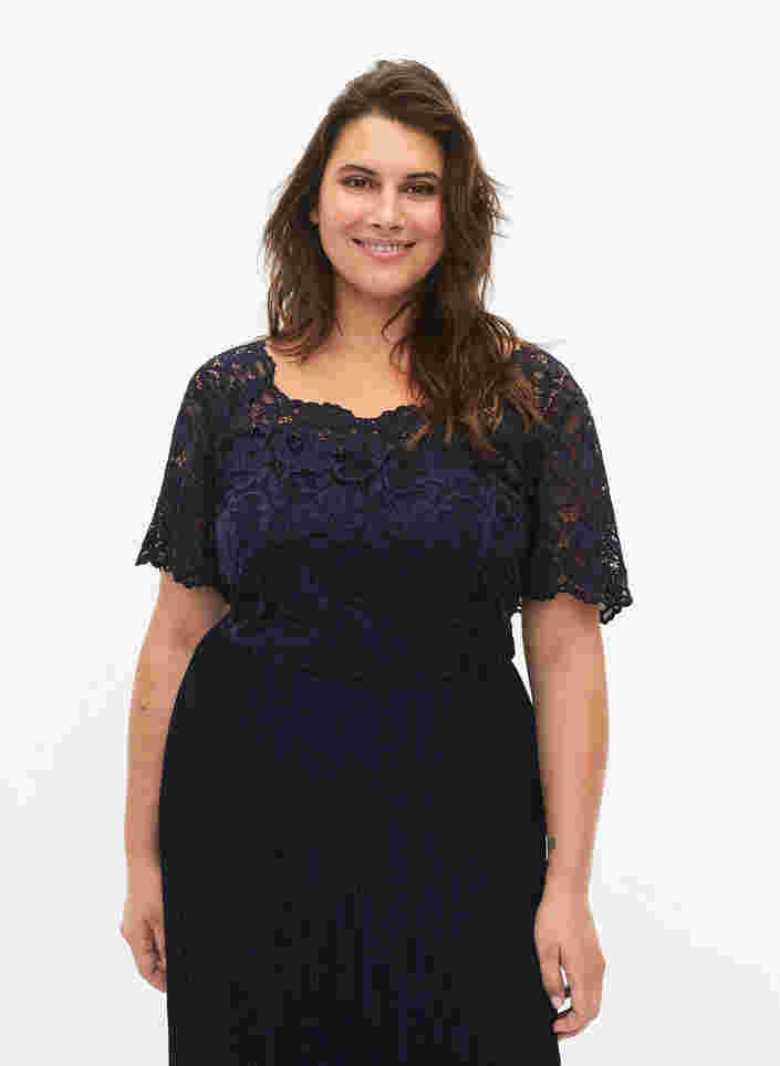 Kortärmad maxiklänning med spets och plisserad kjol, Night Sky, Model image number 2