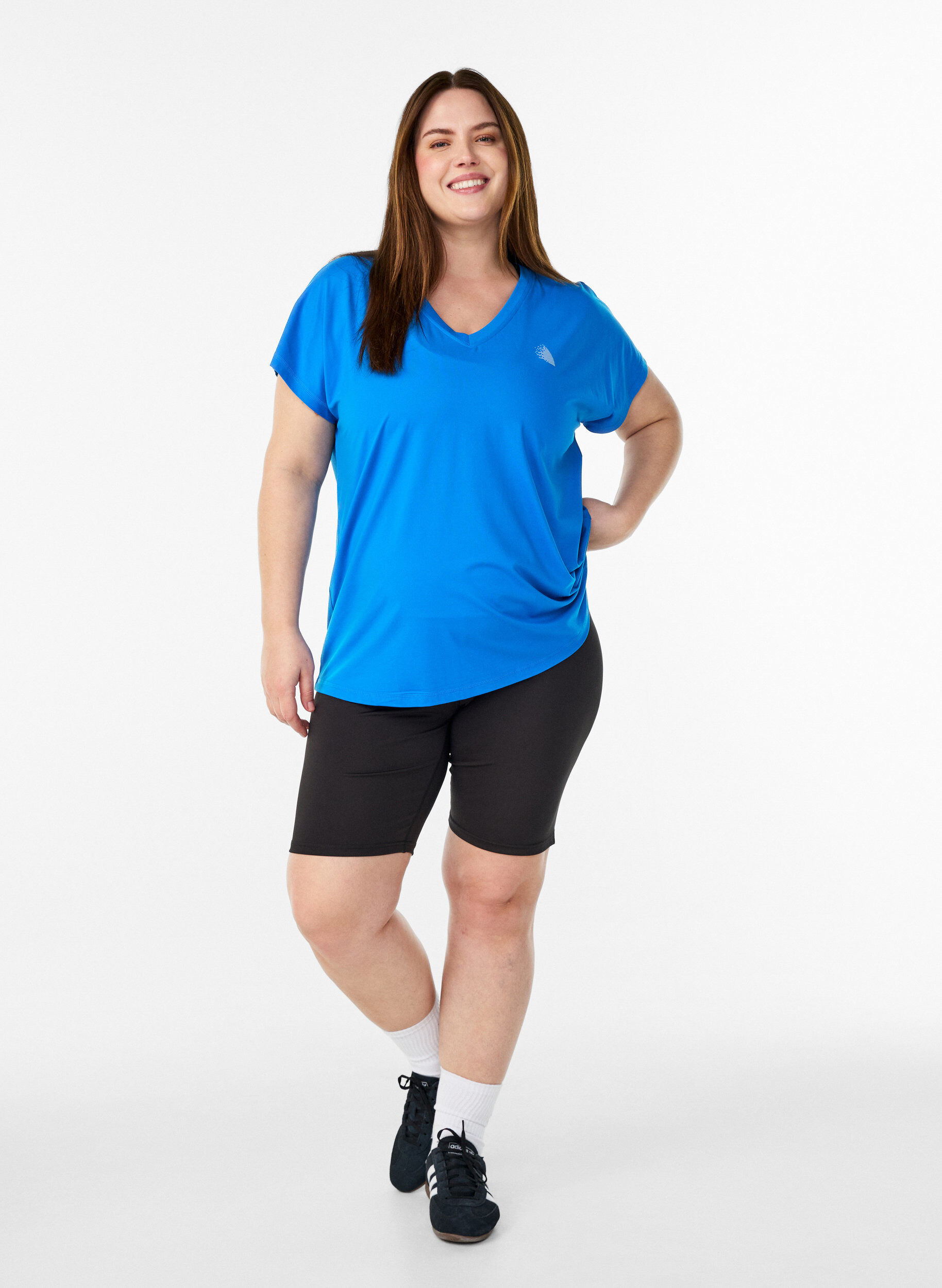 ZizziTr&auml;nings t-shirt med v-ringning och l&ouml;s passform, Bl&aring;, Model image number 1
