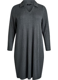 Kabelstickad klänning med v-ringning, Grön